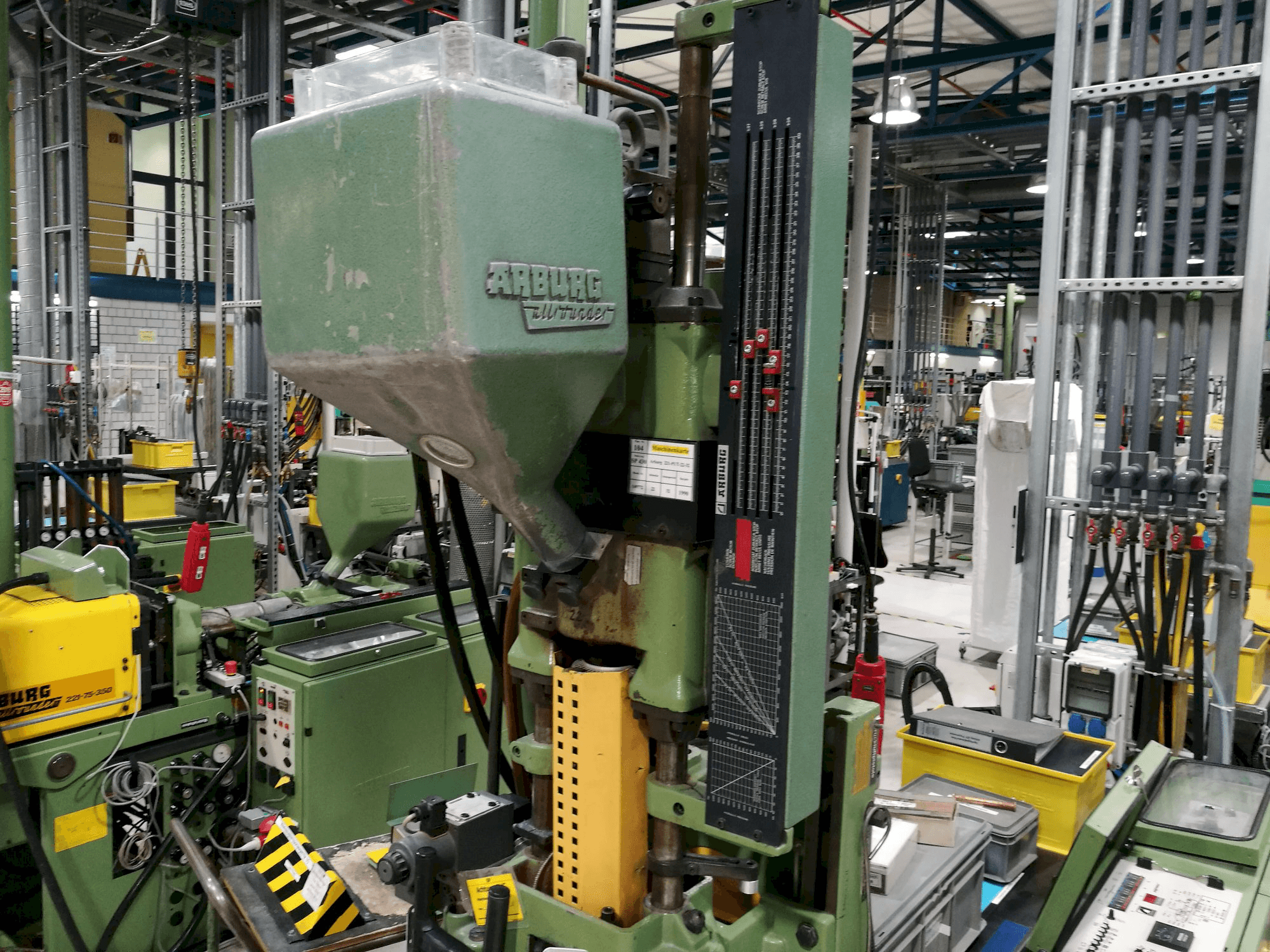 Widok z lewej maszyny Arburg Allrounder 221-75-350
