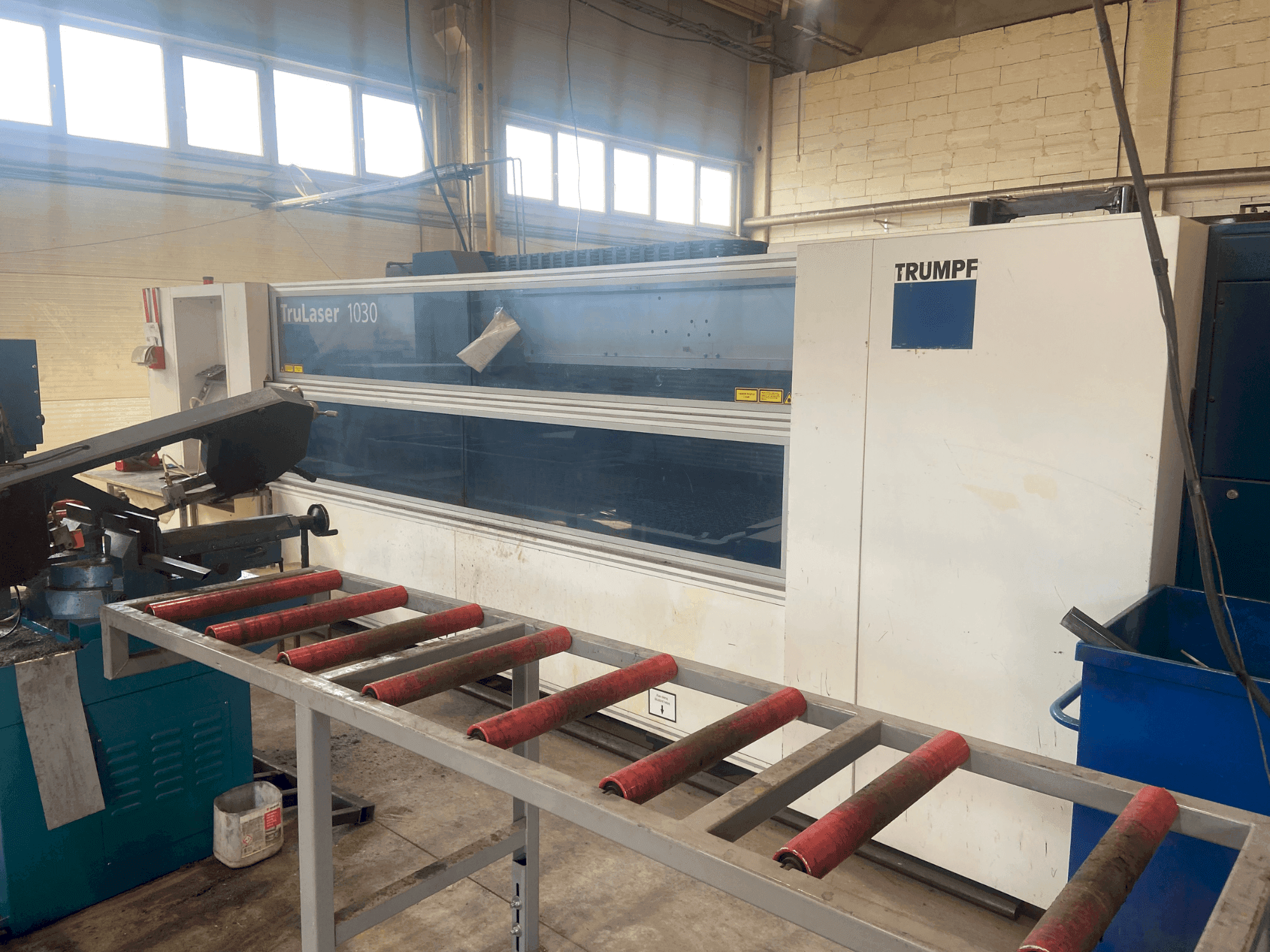 Widok z przodu maszyny TRUMPF TruLaser 1030