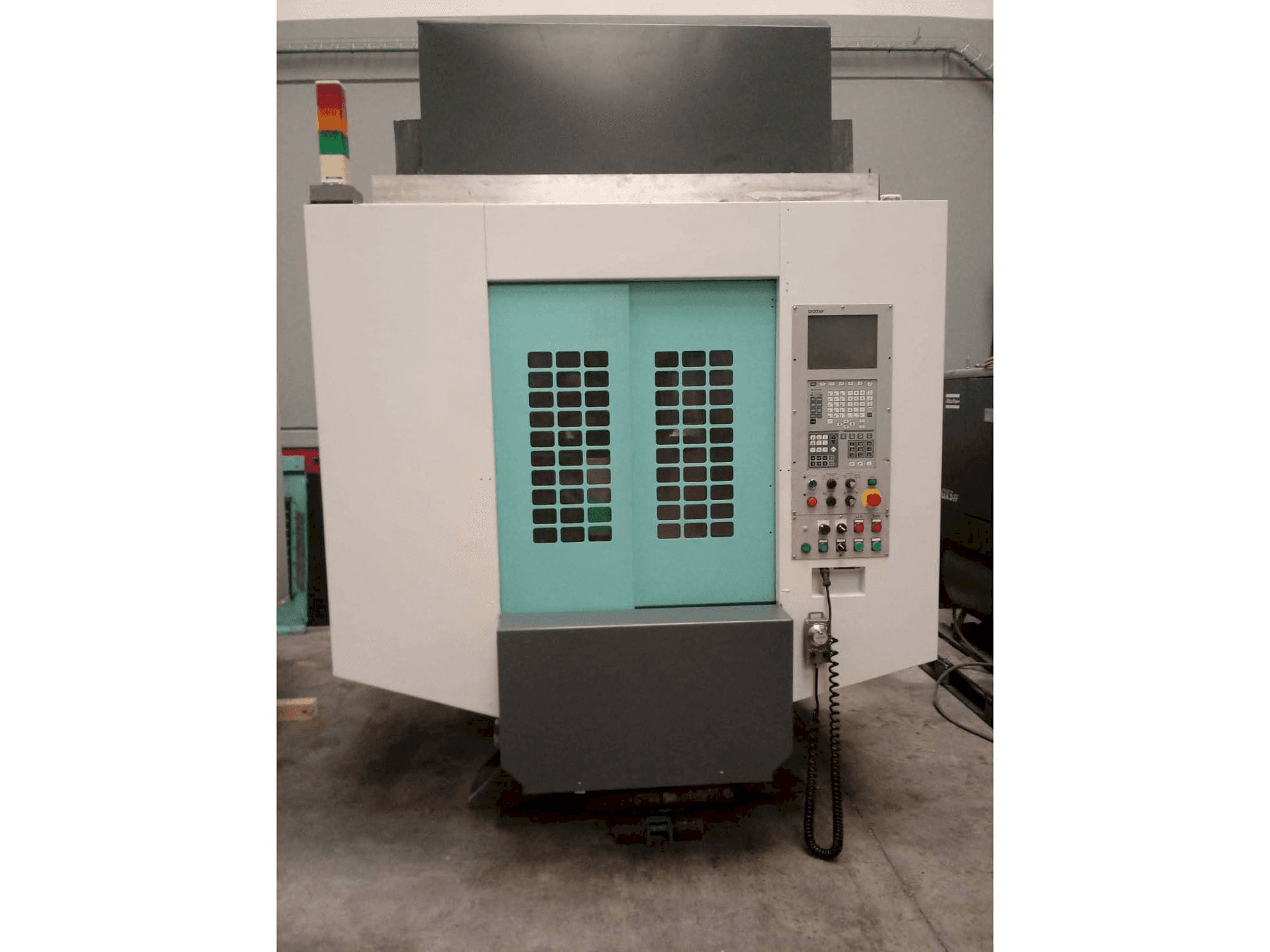 Widok z przodu maszyny Brother TC-S2DN-O