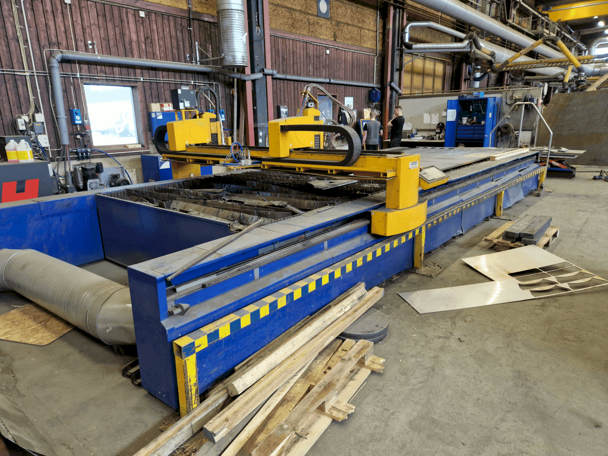 Widok z przodu maszyny MicroStep PLS 7501.25PG