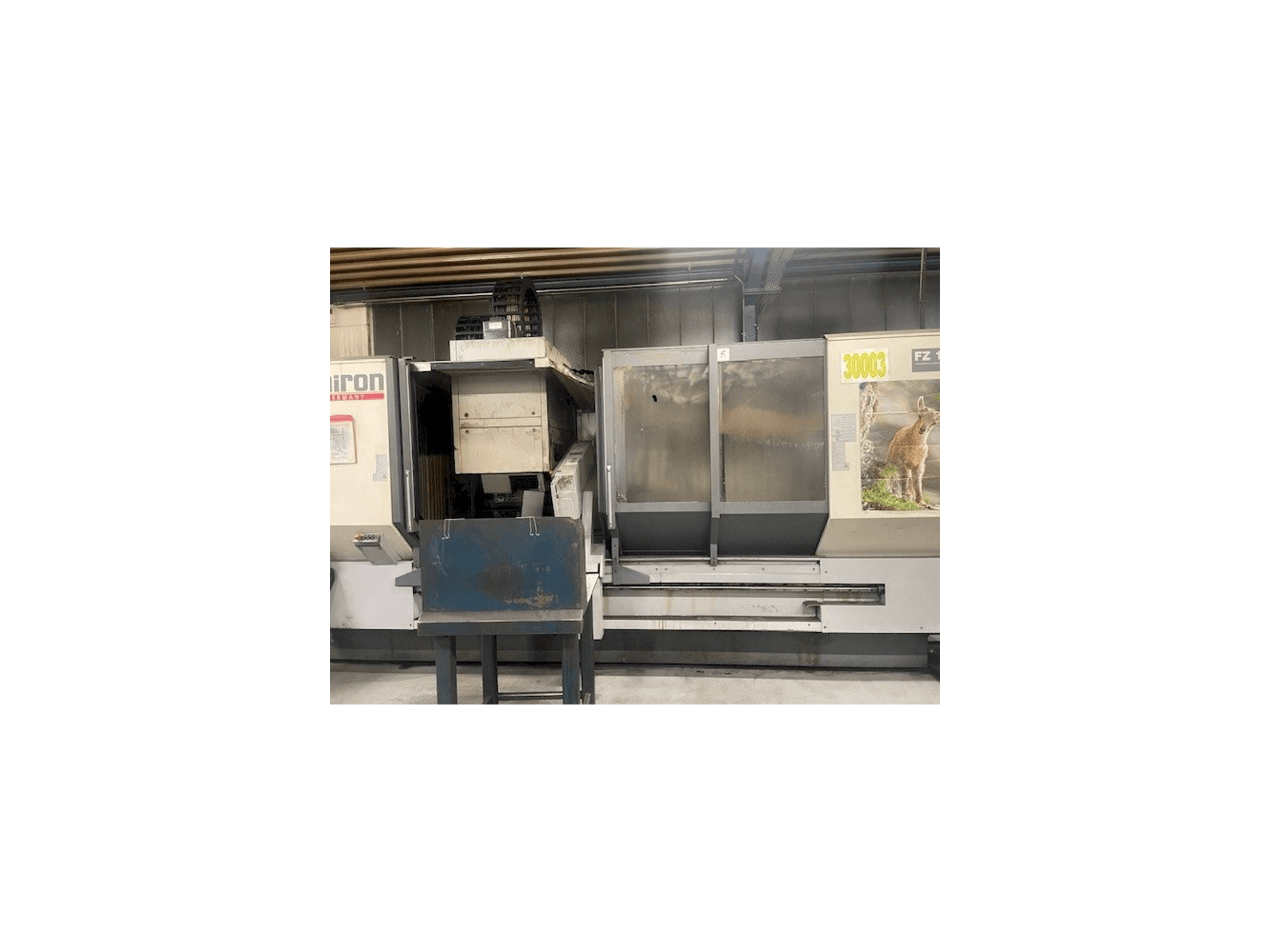 Widok z przodu maszyny CHIRON FZ18KL