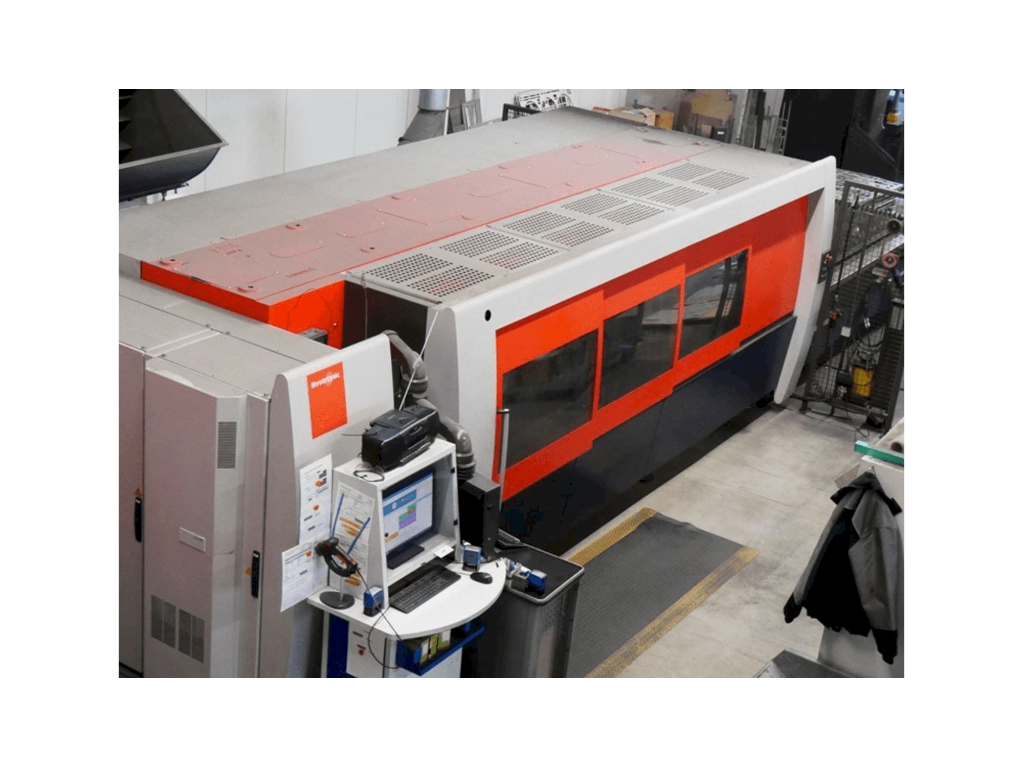 Widok lewej strony maszyny Bystronic BySpeed Pro