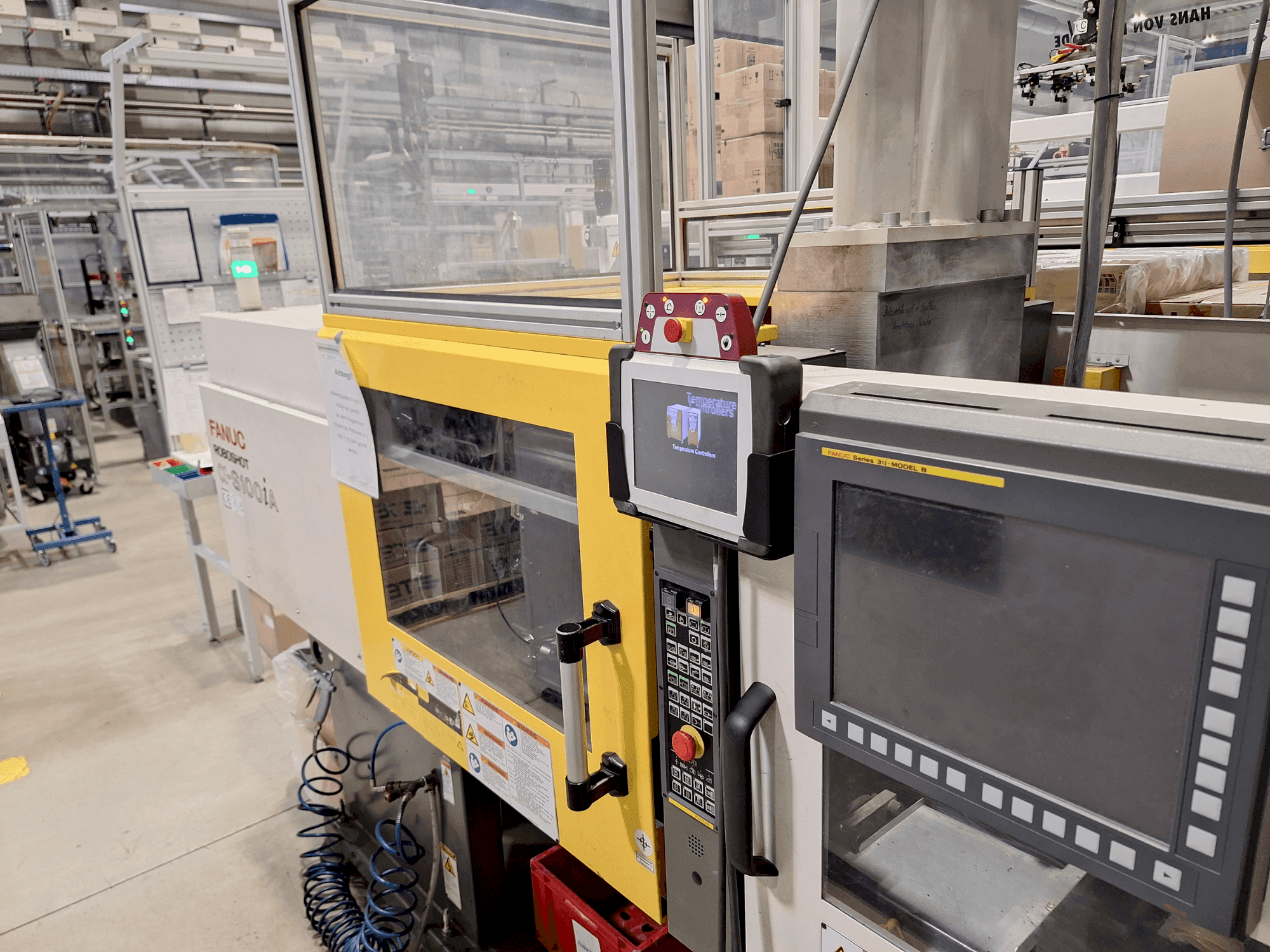 Widok z przodu maszyny FANUC Roboshot S100iA