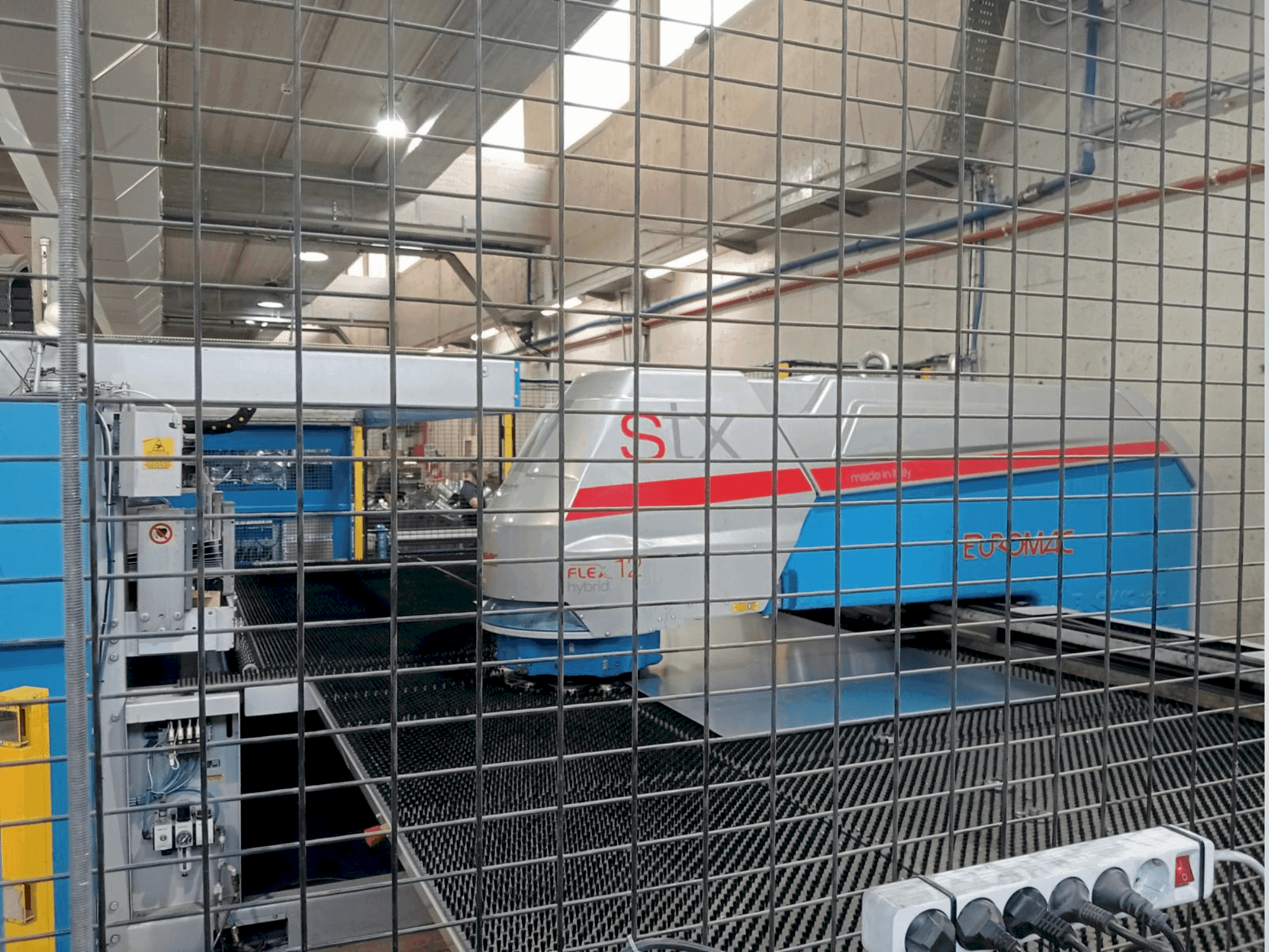 Widok z przodu maszyny Euromac 1250 STX Flex 12 Hybrid