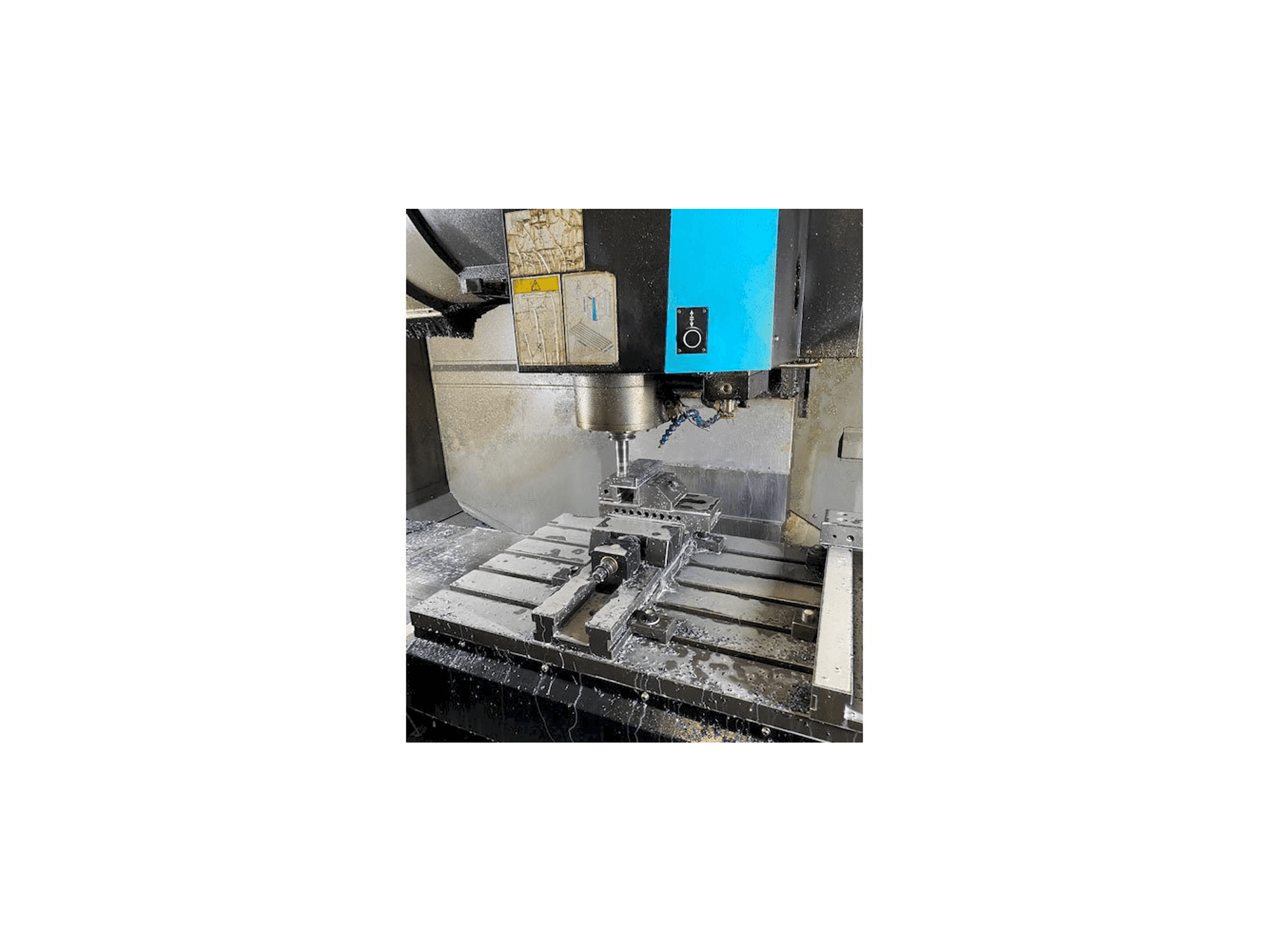 Widok z przodu maszyny Hurco VMX42i