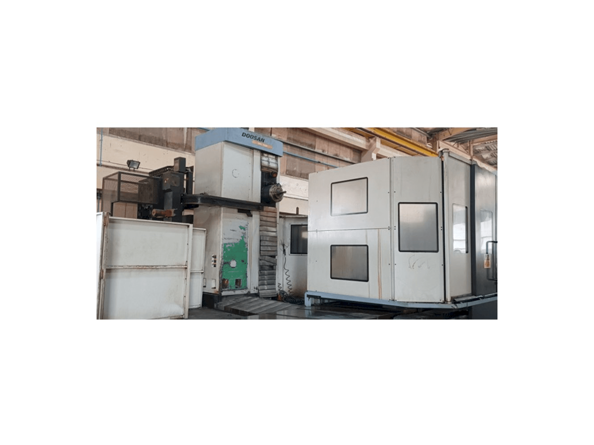 Widok z przodu maszyny Doosan DBC 130P