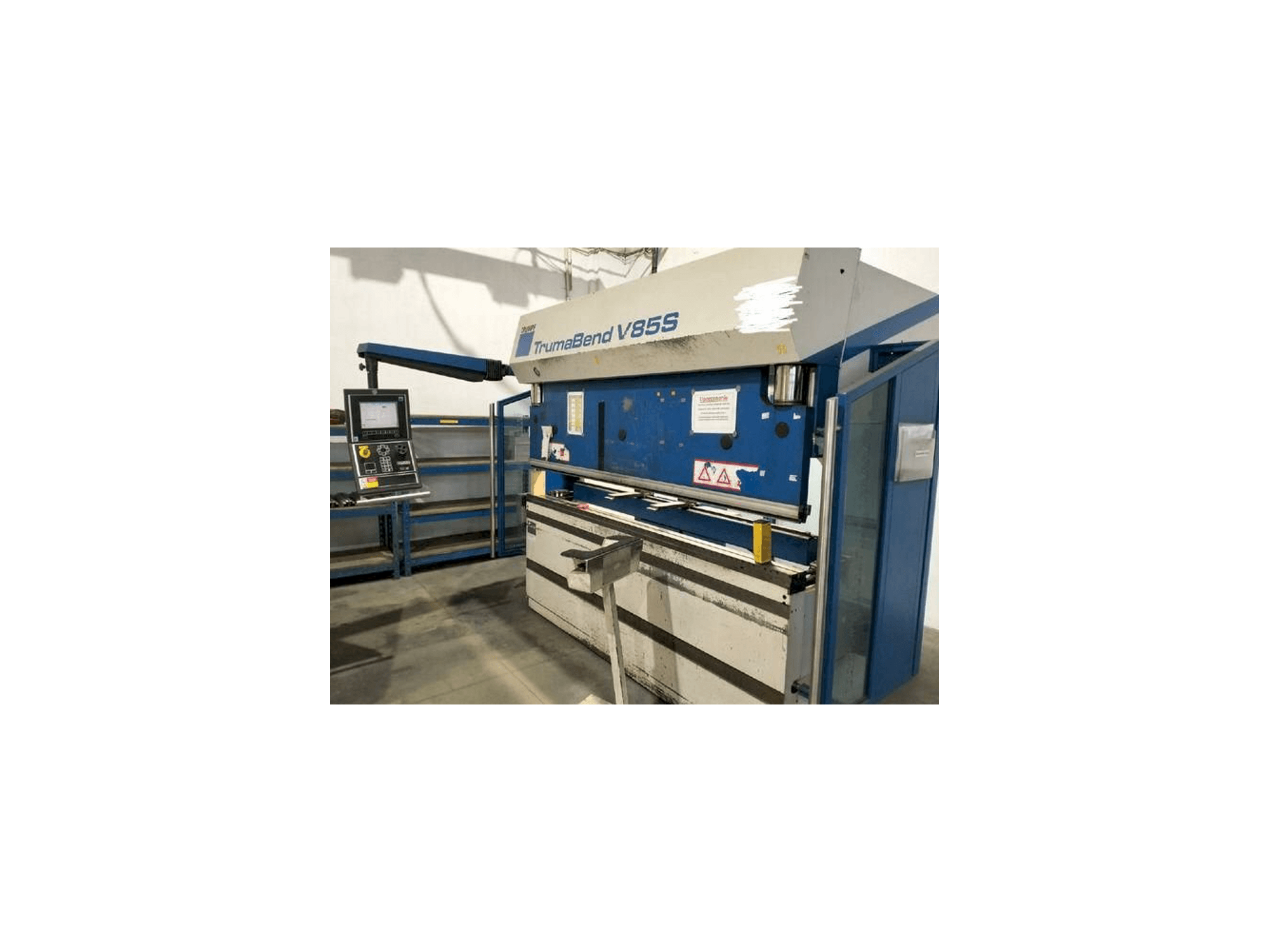 Widok z przodu maszyny Trumpf TrumaBend V85S