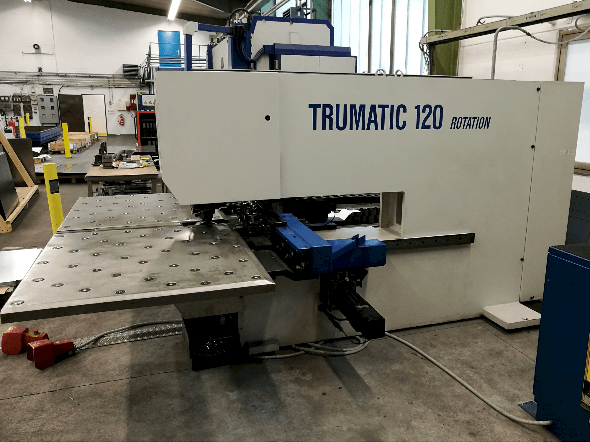 Widok z prawej maszyny Trumpf Trumatic 120R