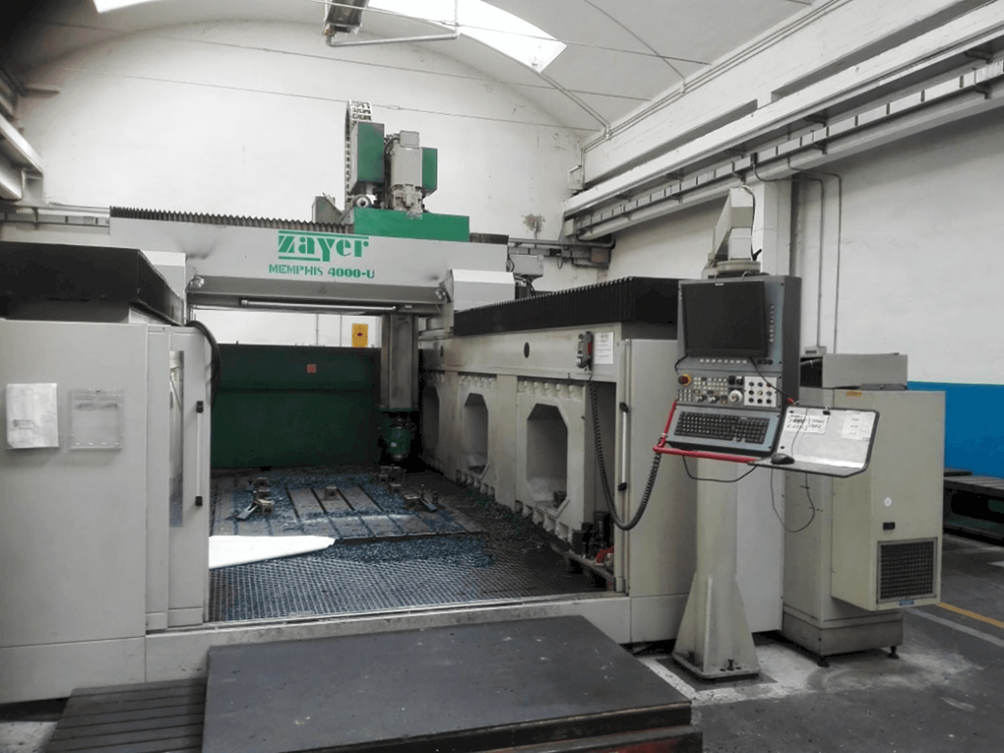 Widok z przodu maszyny Zayer Memphis 4000
