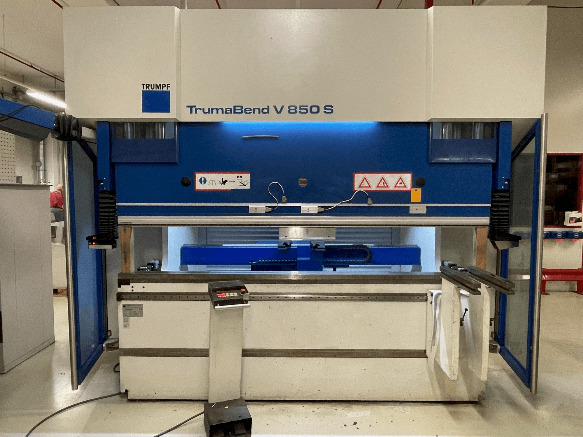 Widok z przodu maszyny TRUMPF TrumaBend V 850SX