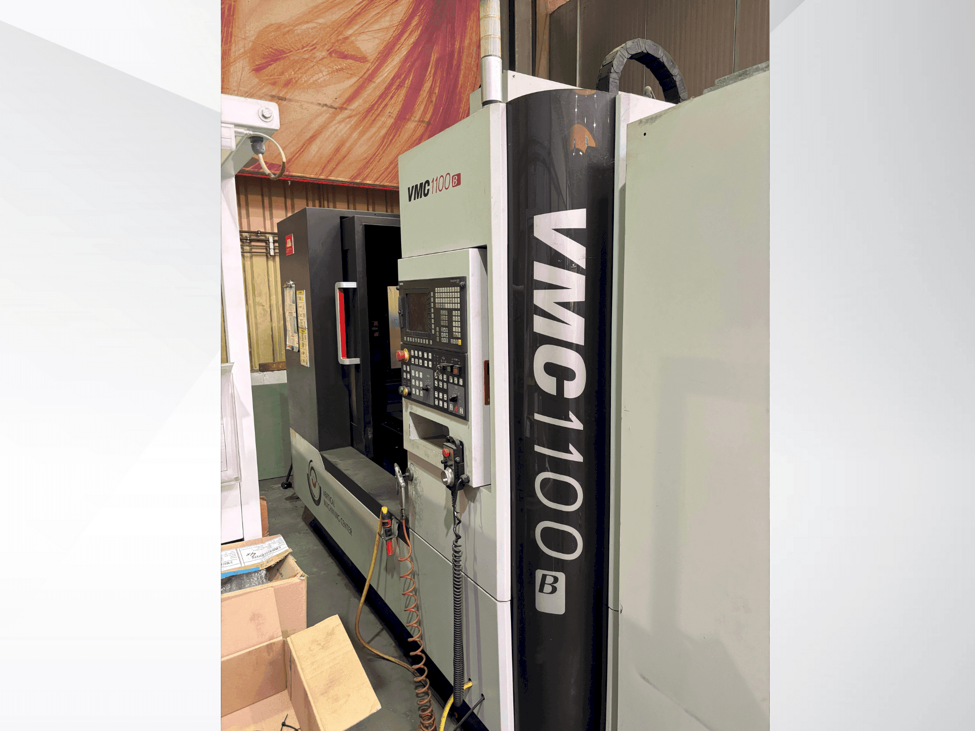 Widok z przodu maszyny SMTCL vmc 1100B