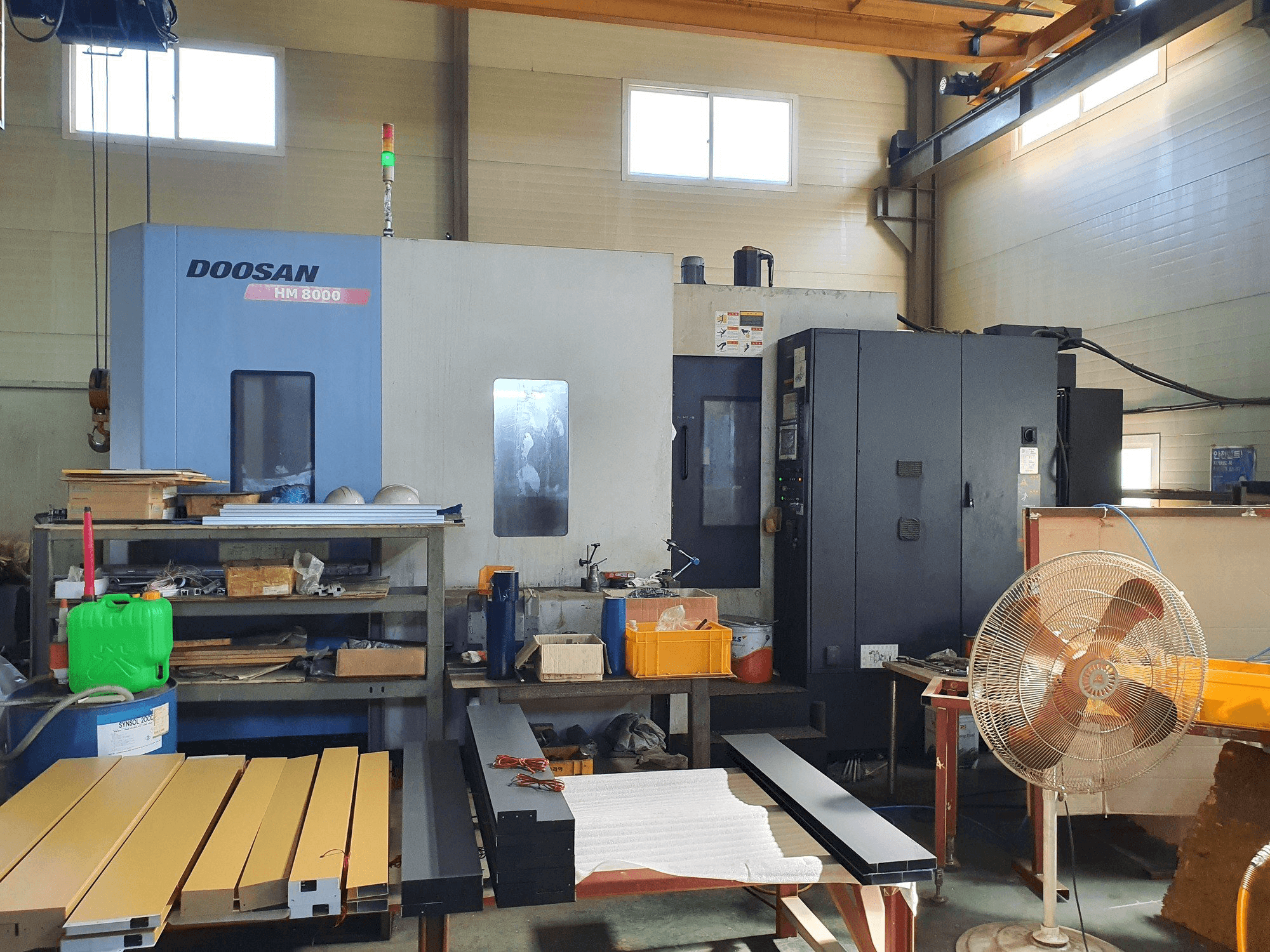Widok z przodu maszyny Doosan HM8000