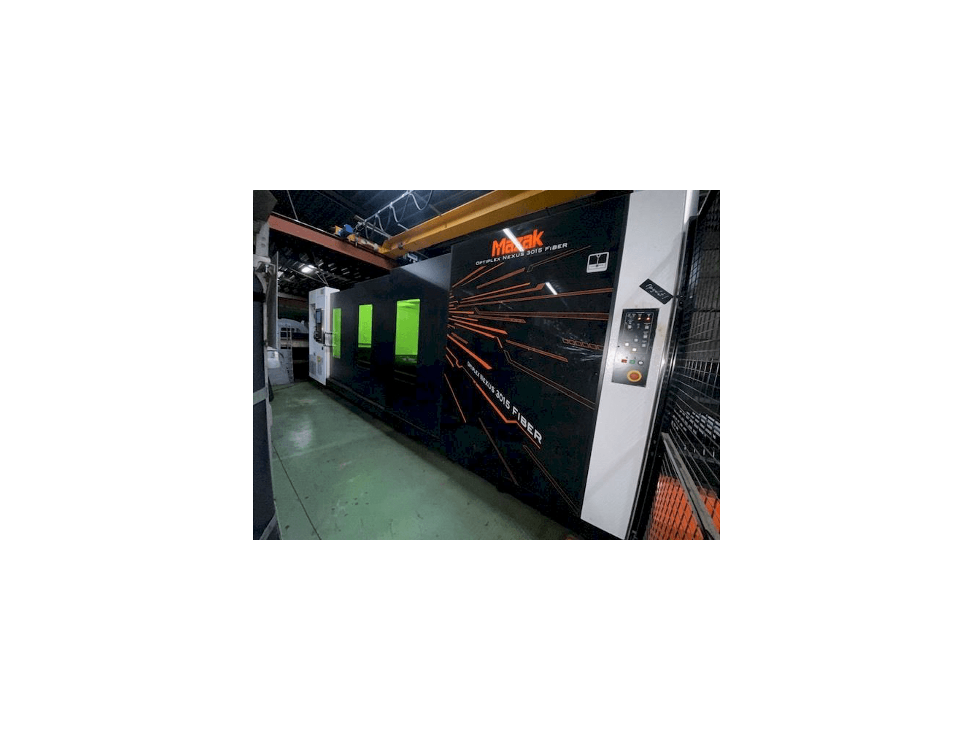 Widok z przodu maszyny Mazak Optiplex Nexus 3015