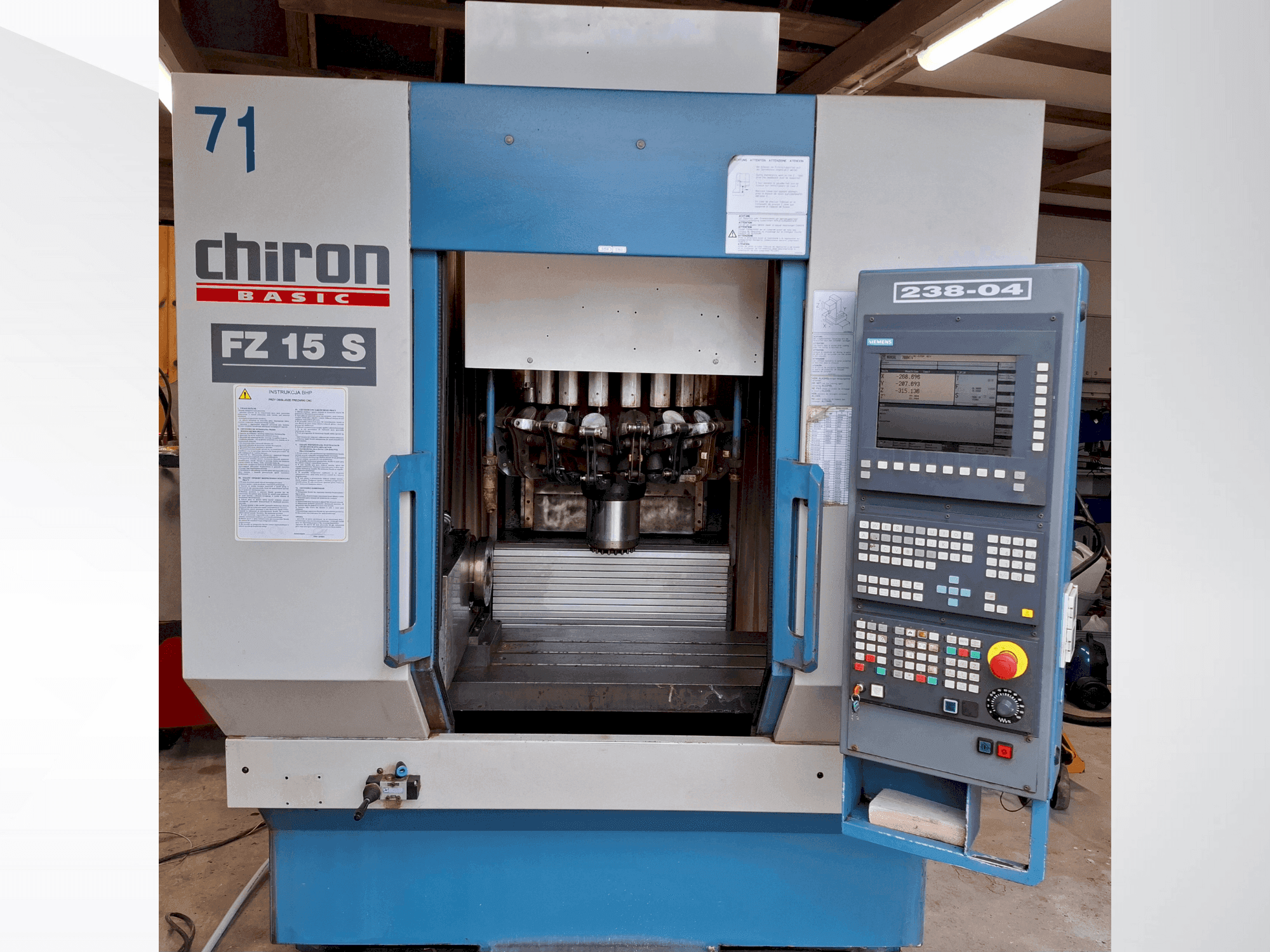 Widok z przodu maszyny CHIRON FZ 15 S