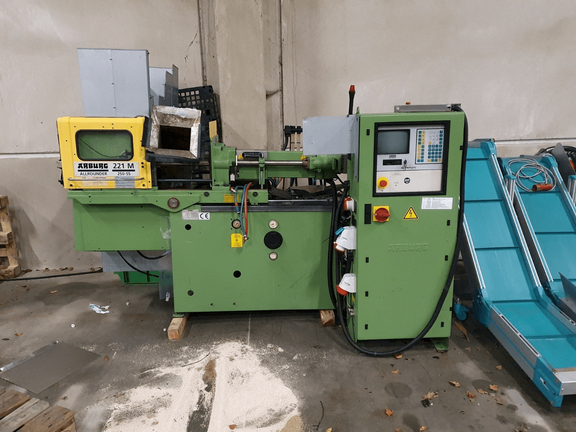 Widok z przodu maszyny Arburg Allrounder 221 M 250-55