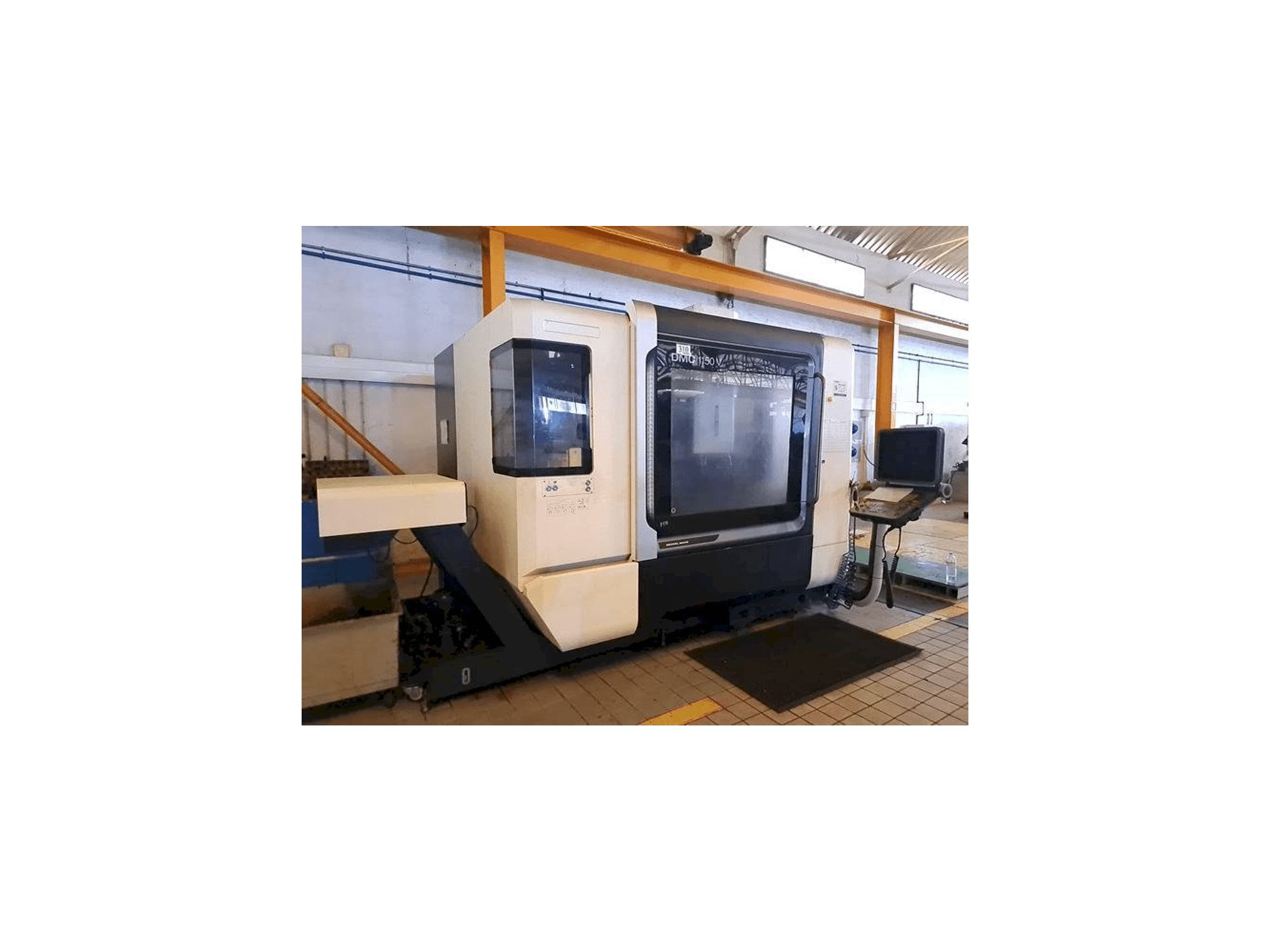 Widok z przodu maszyny DMG MORI DMC 1150V