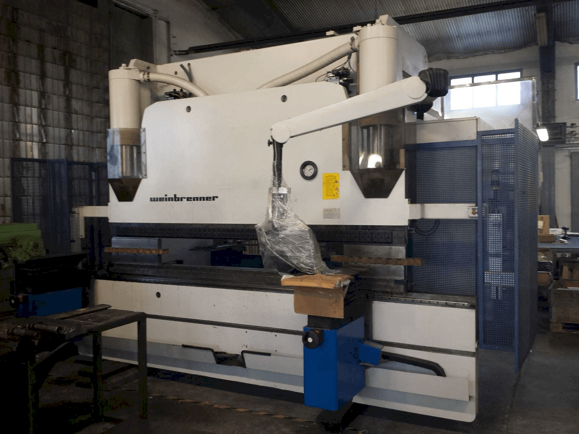 Widok z przodu maszyny Weinbrenner GP 160