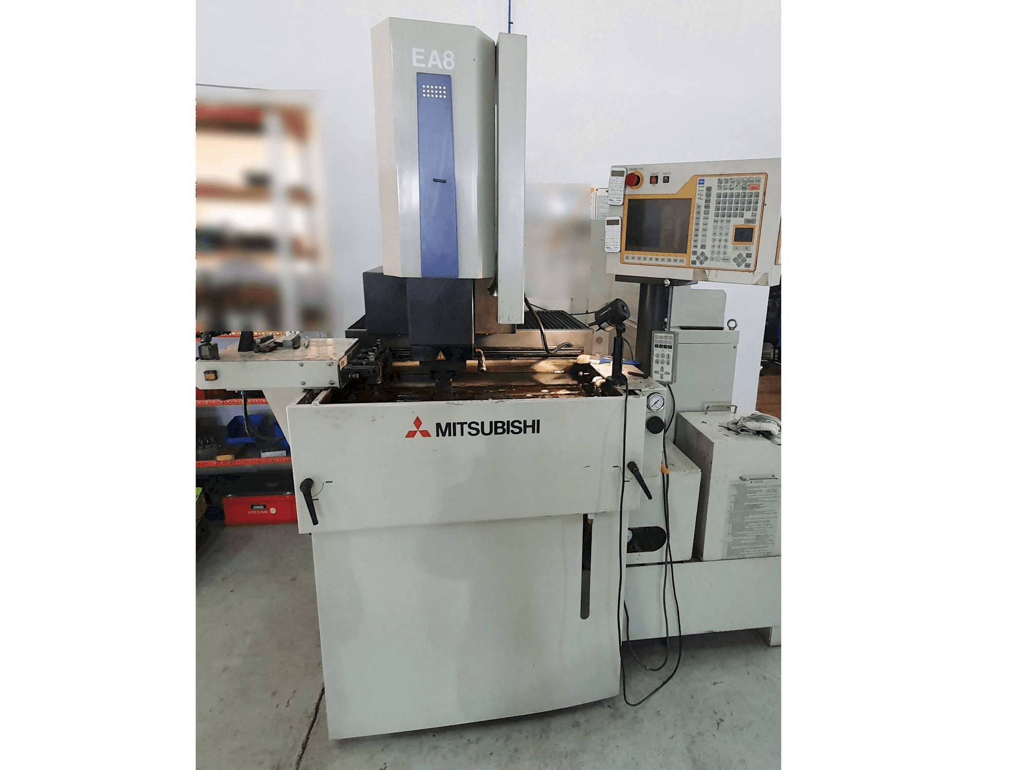 Widok z przodu maszyny Mitsubishi EA8