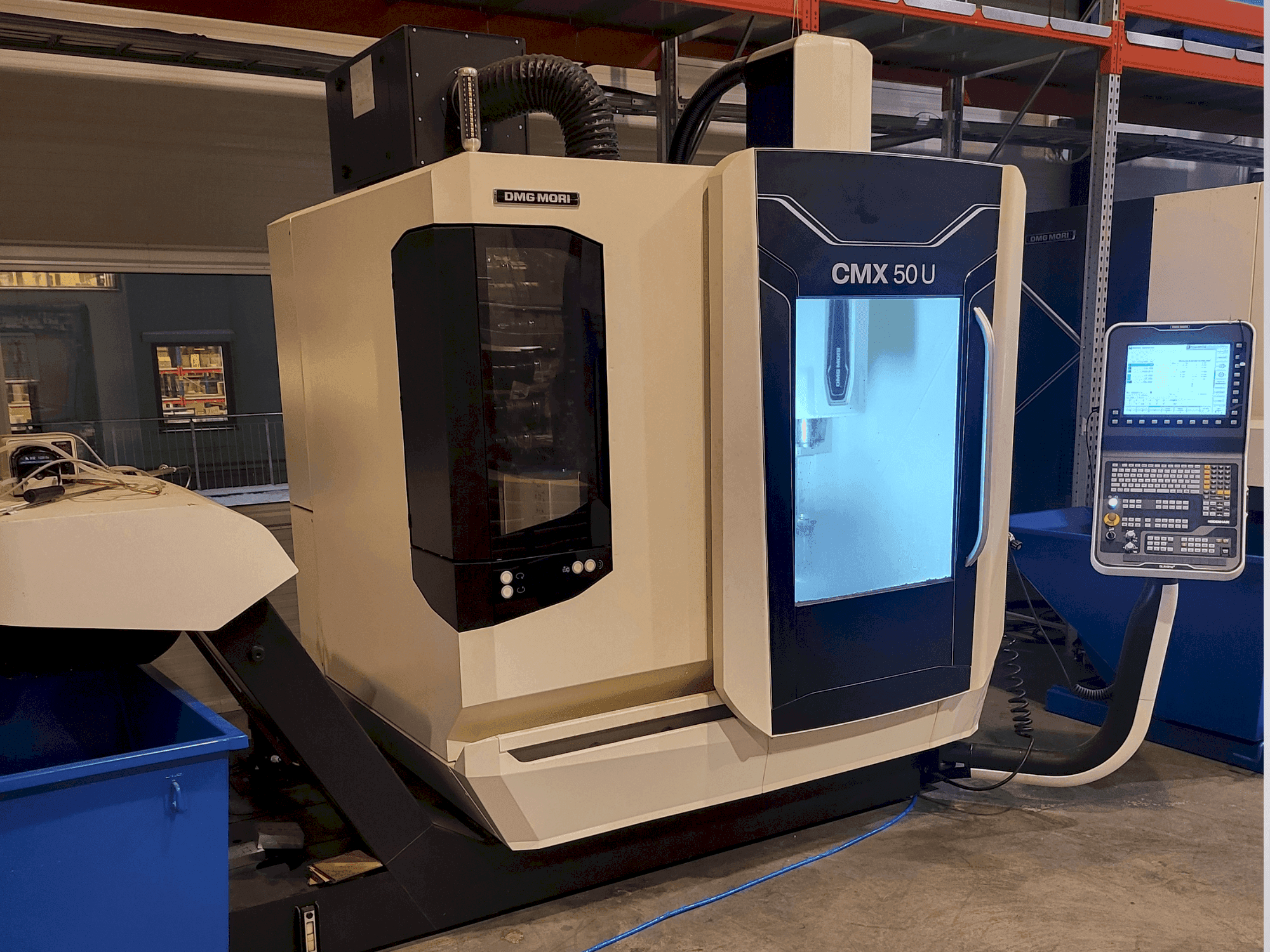 Widok z przodu maszyny DMG MORI CMX 50U