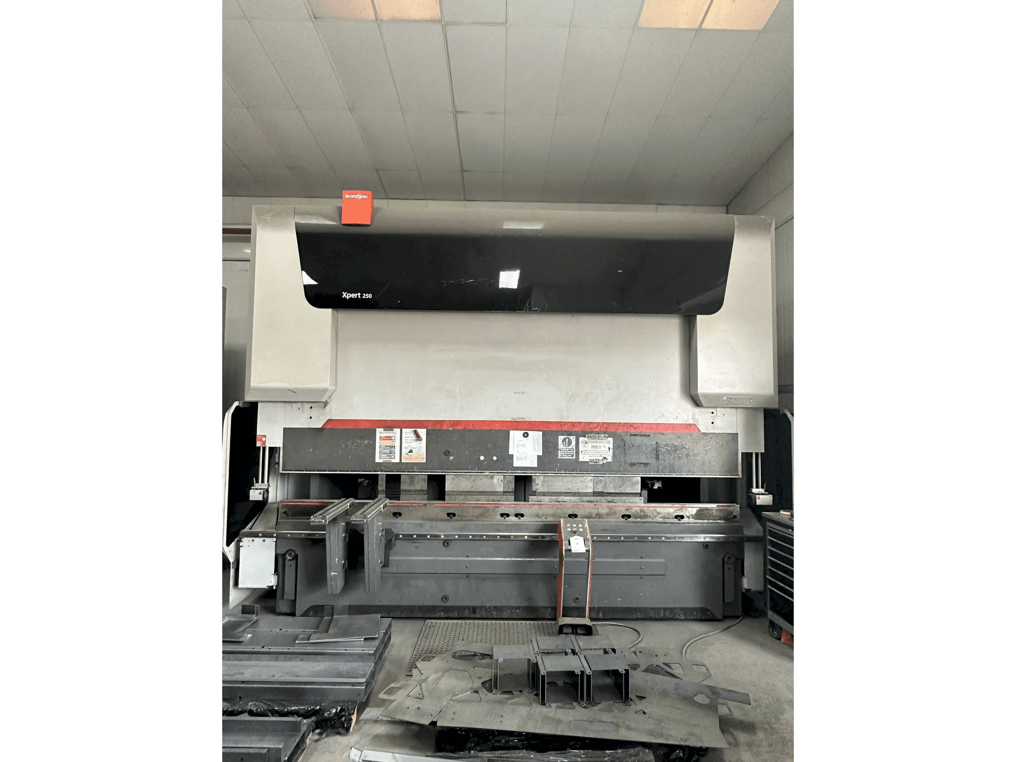 Widok z przodu maszyny Bystronic Xpert 250/4100