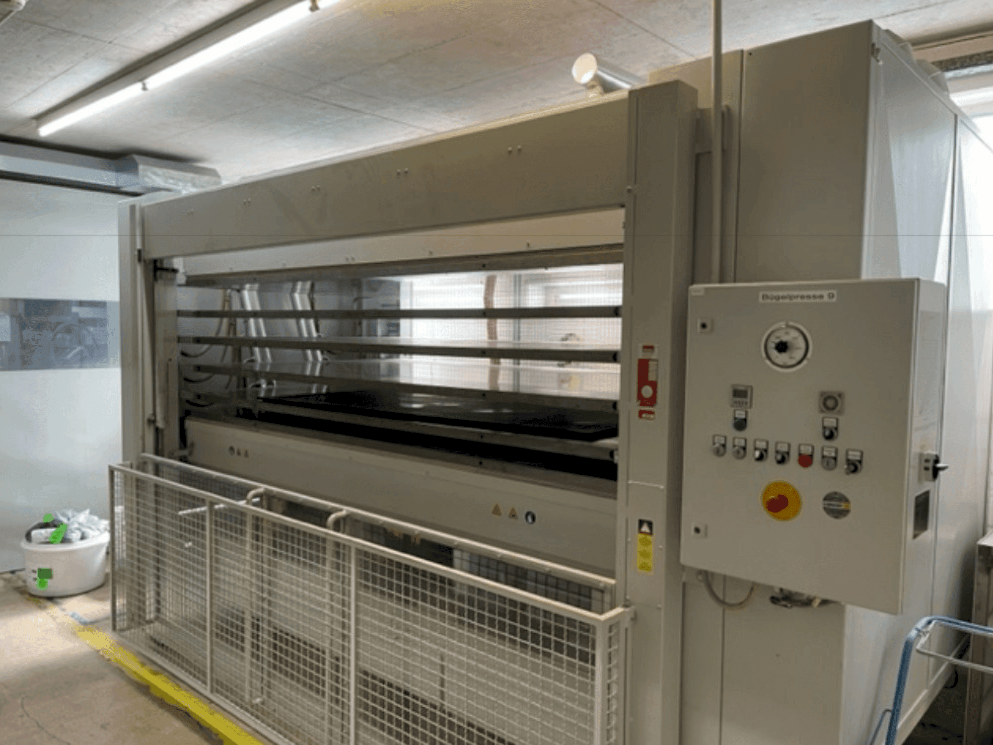 Widok z przodu maszyny LANGZAUNER LZT 80 /5-SO