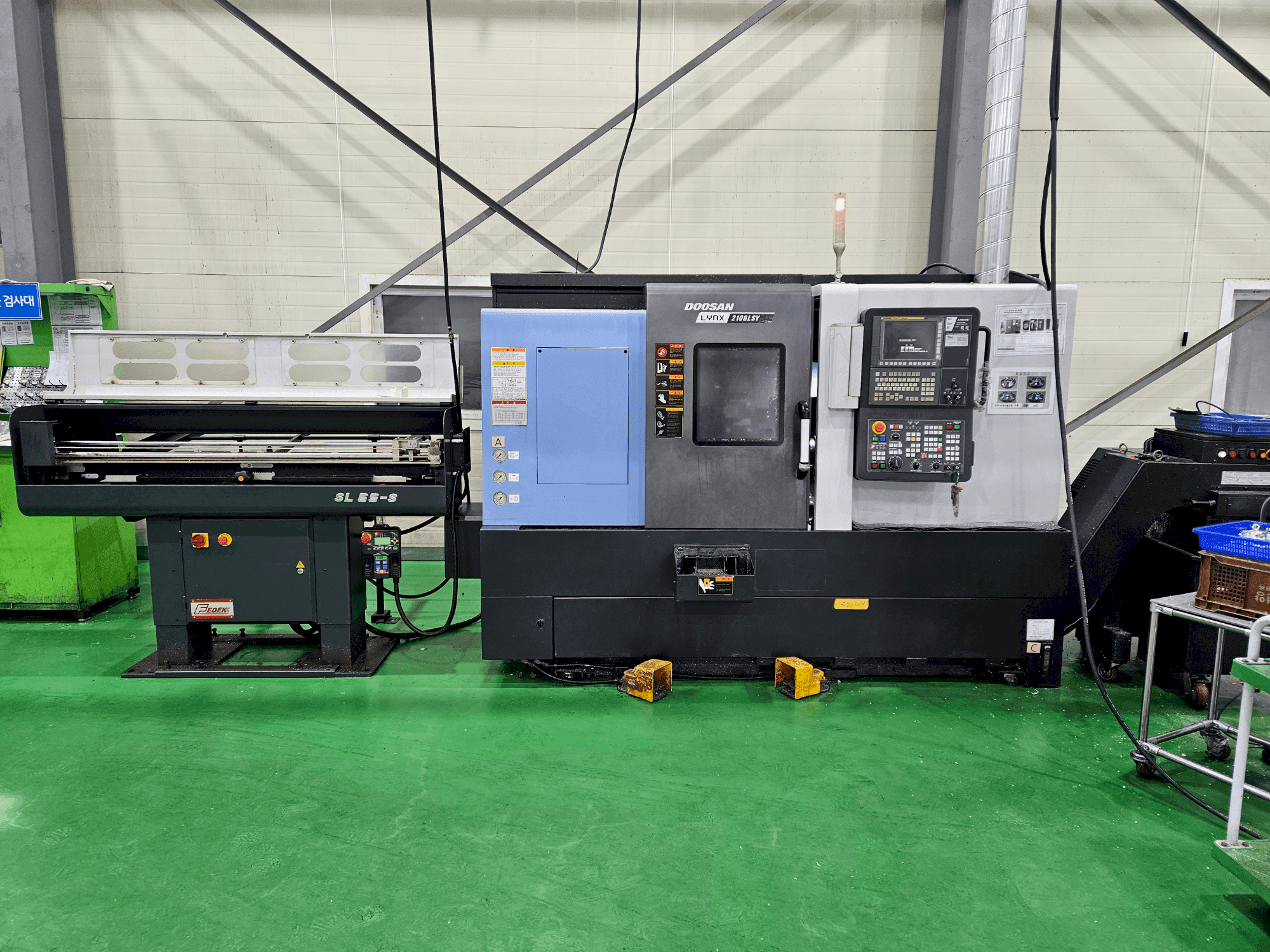 Widok z przodu maszyny DOOSAN LYNX 2100 LSYB