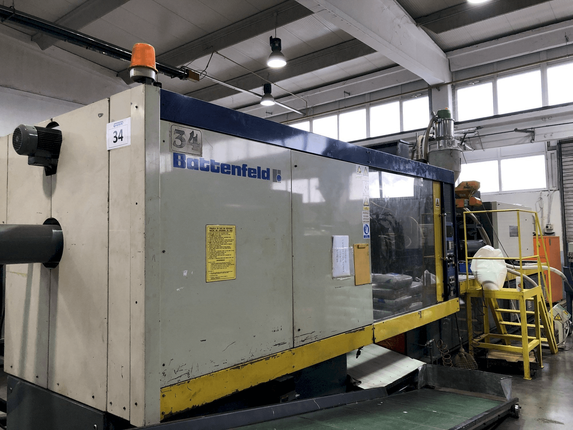 Widok lewej strony maszyny Battenfeld BK-T 5000-4000