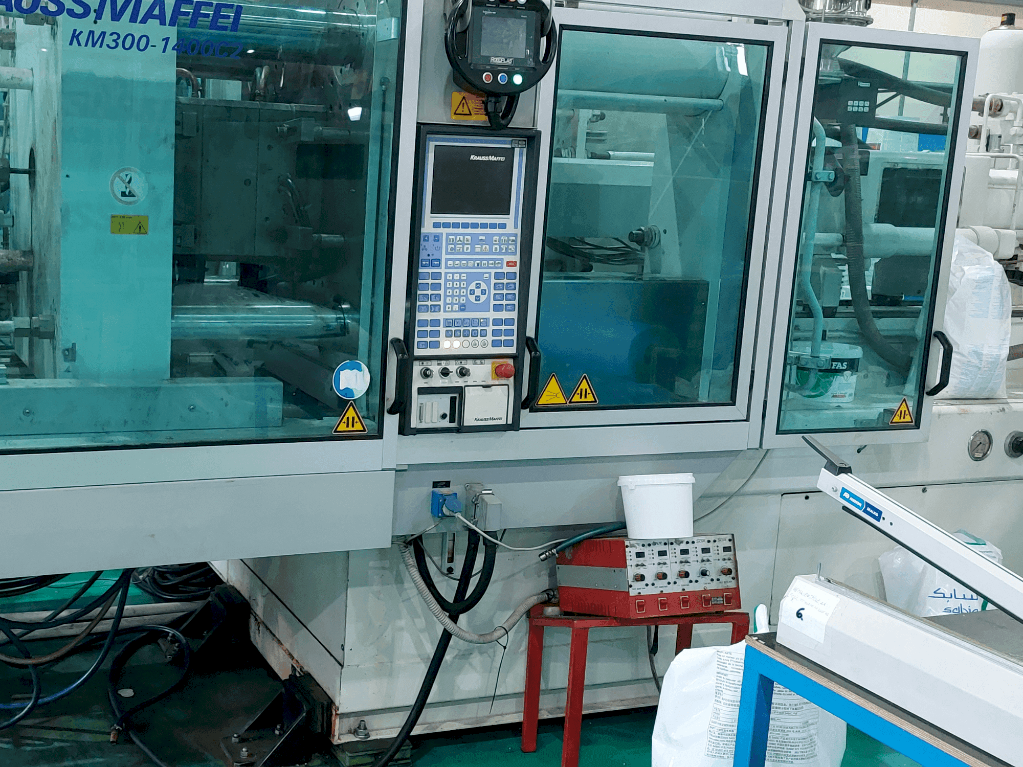 Widok z przodu maszyny Krauss Maffei 300 – 1400 C2