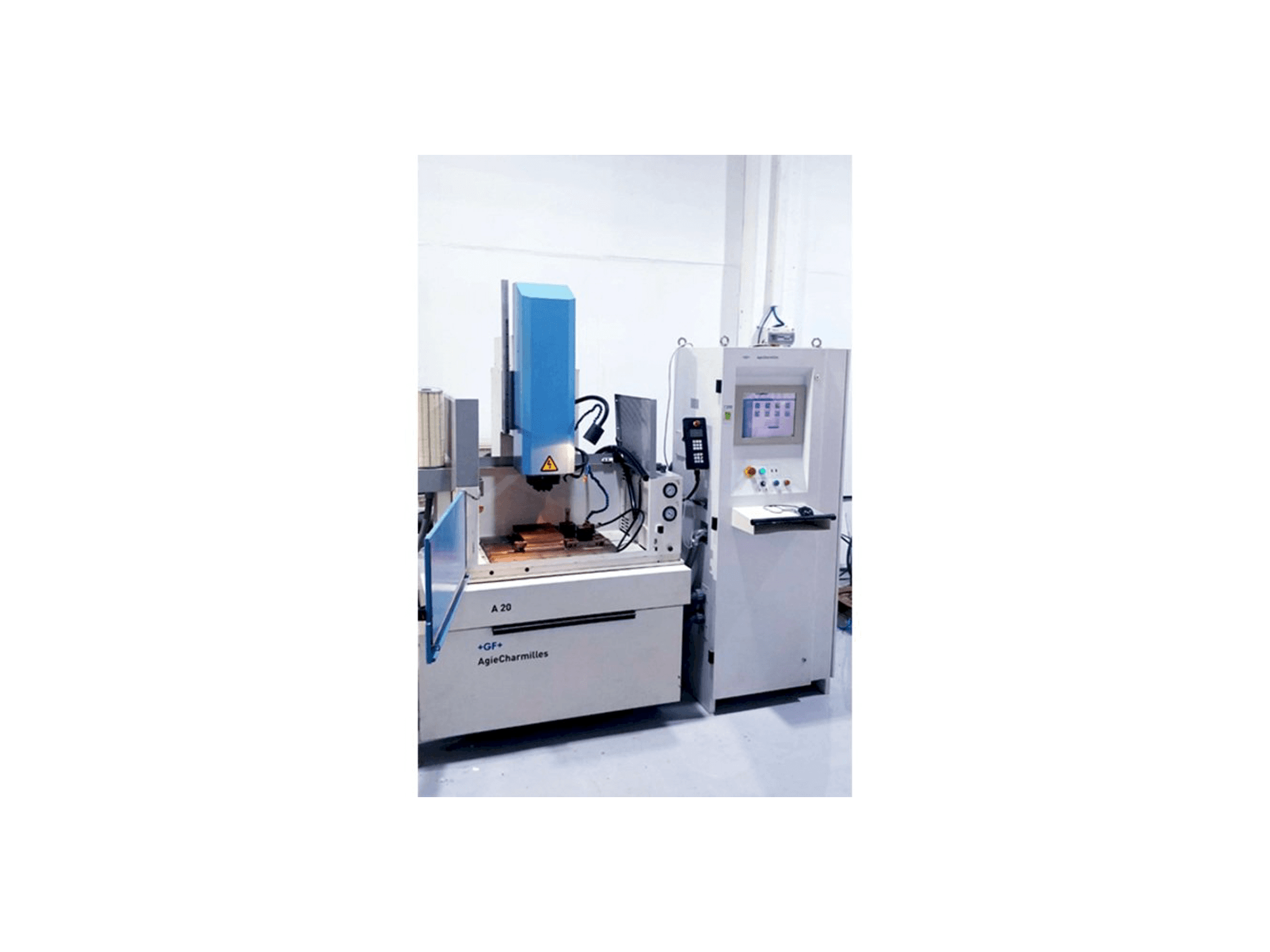 Widok z przodu maszyny AgieCharmilles SA20