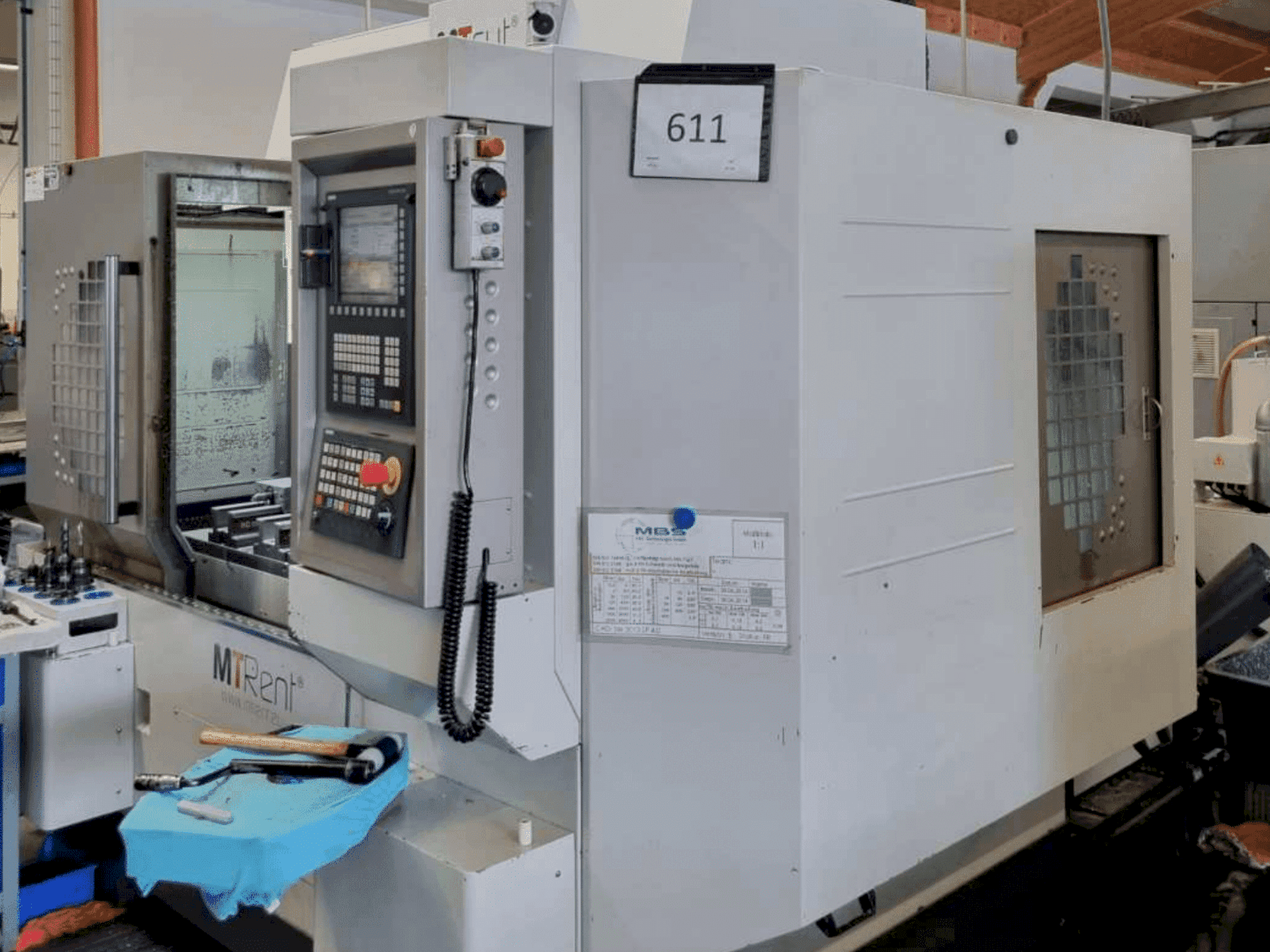 Widok z przodu maszyny MTcut V 110 T (2011)