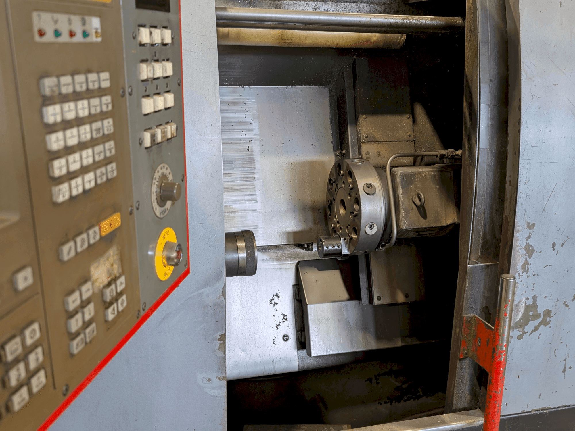 Widok z przodu maszyny EMCO EMCOturn 340