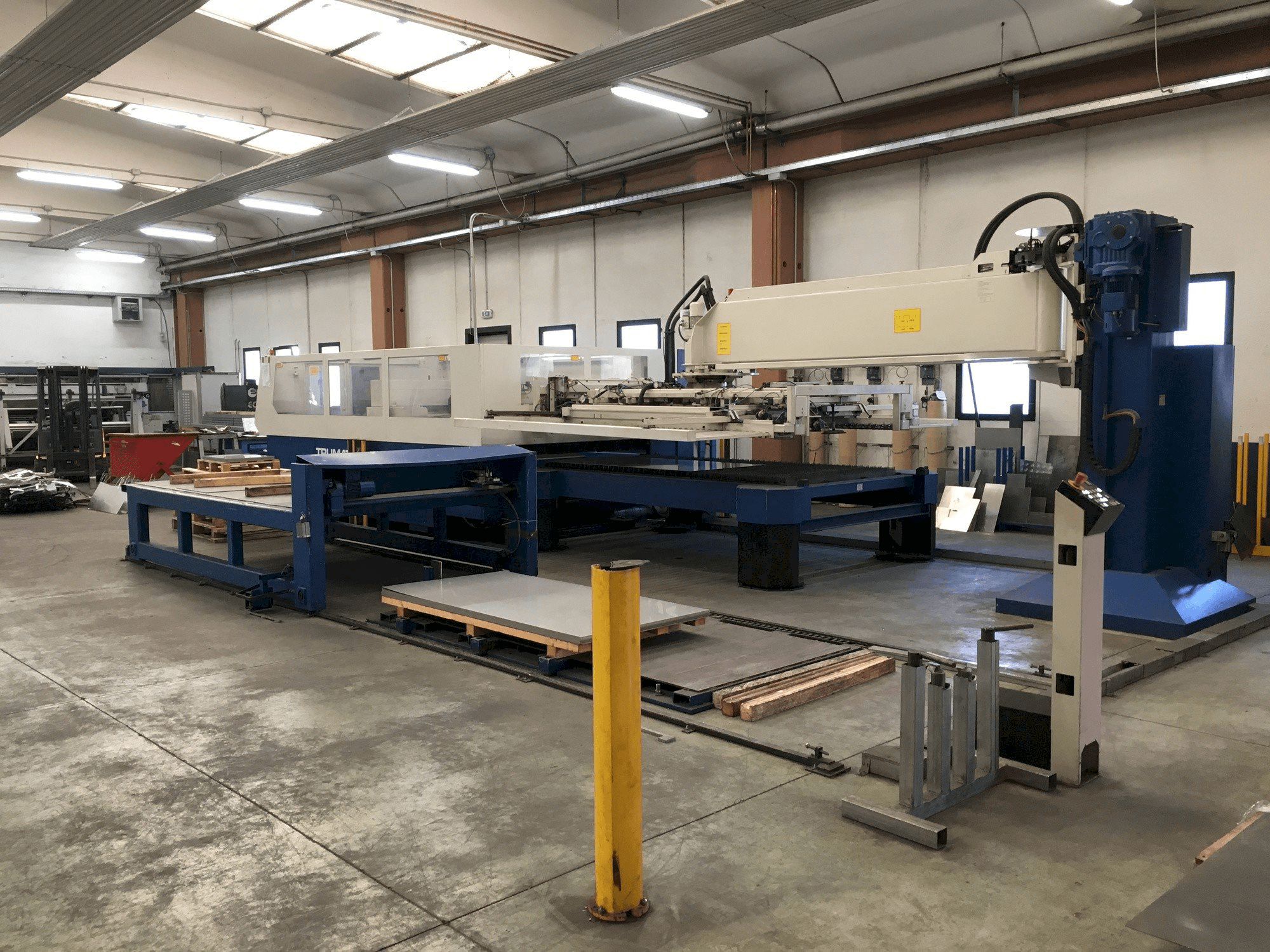 Widok z przodu maszyny Trumpf Trumatic L 3030