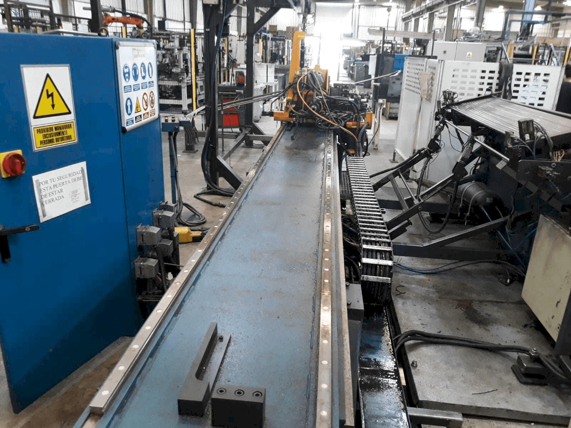 Widok z przodu maszyny Tejero HR-50-CNC