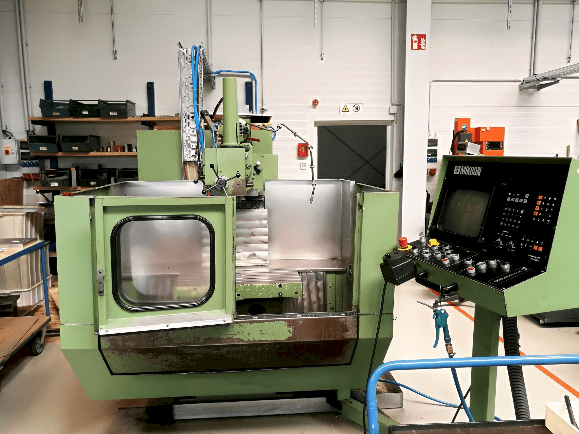 Widok z przodu maszyny MIKRON WF 21 C