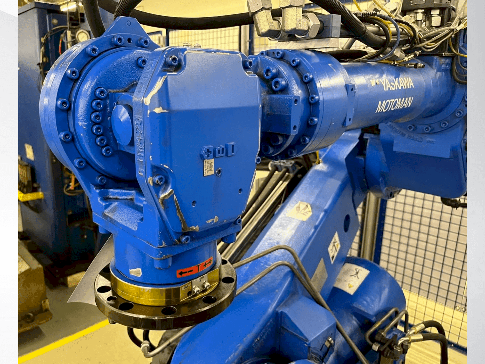Widok z przodu maszyny Yaskawa Motoman ES 165D