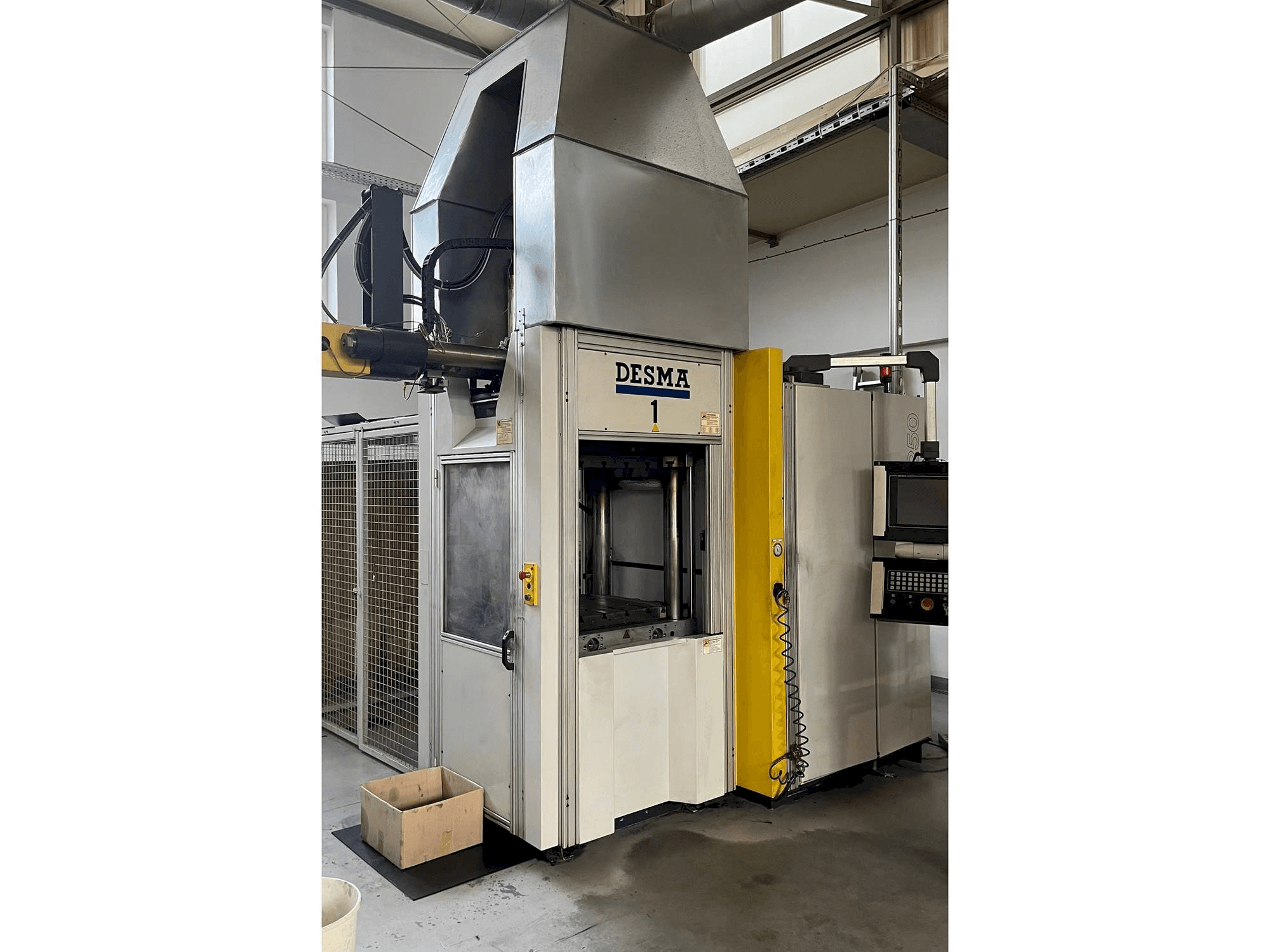 Widok z przodu maszyny Kloeckner Desma 968.250 ZO