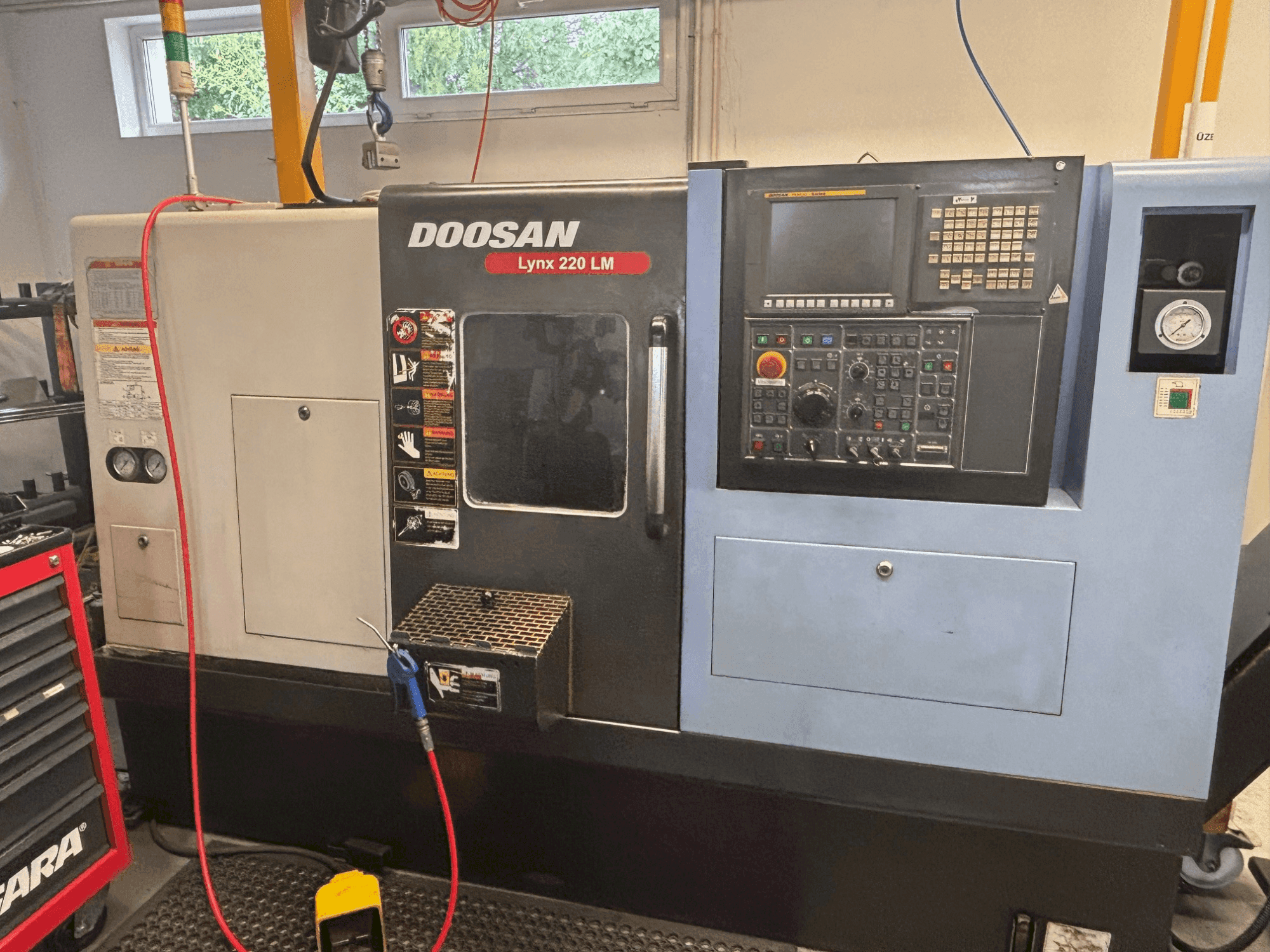 Widok z przodu maszyny DOOSAN LYNX 200 LM
