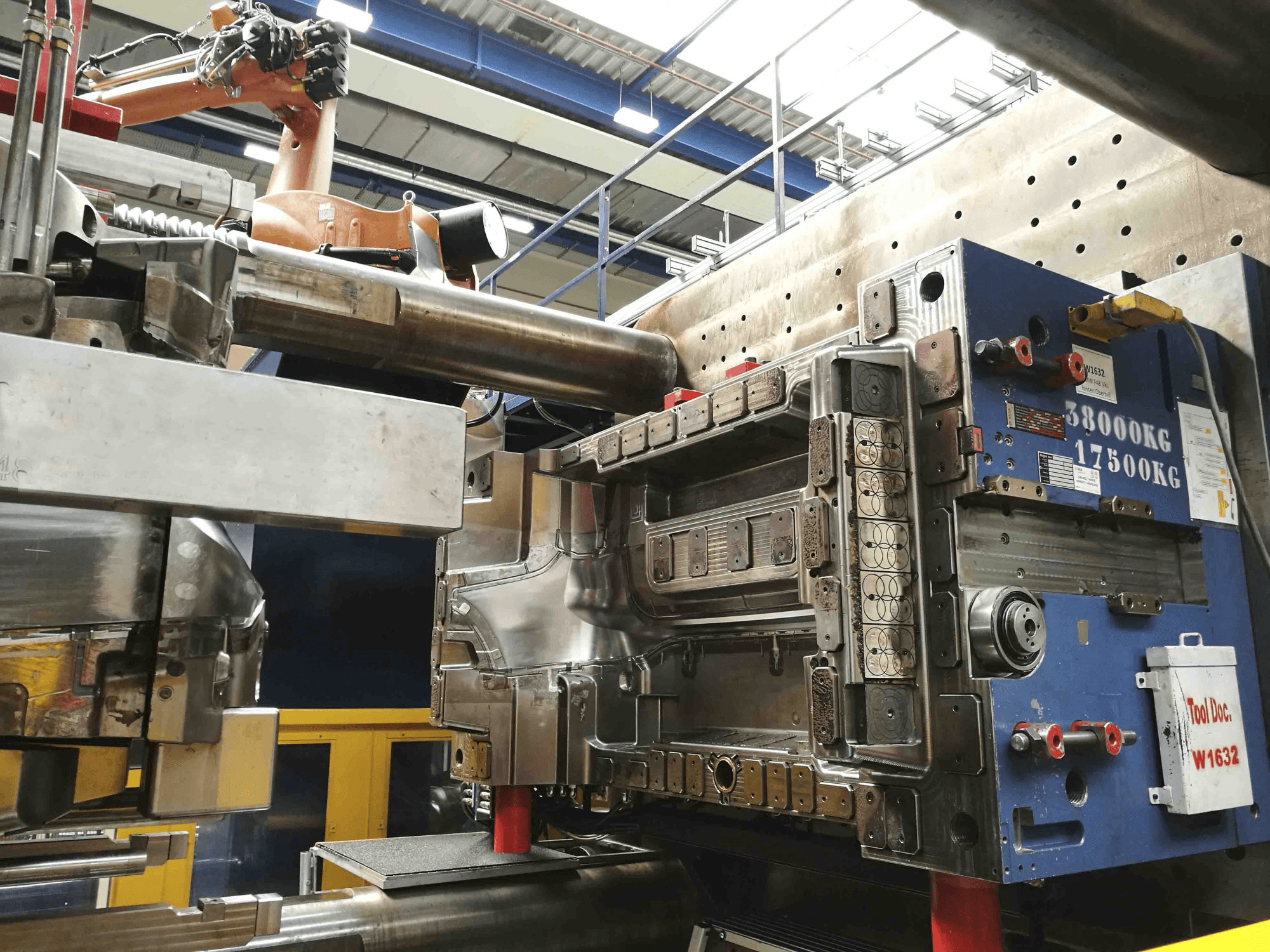 Widok z przodu 1 maszyny Husky E 3650 RS 170/155