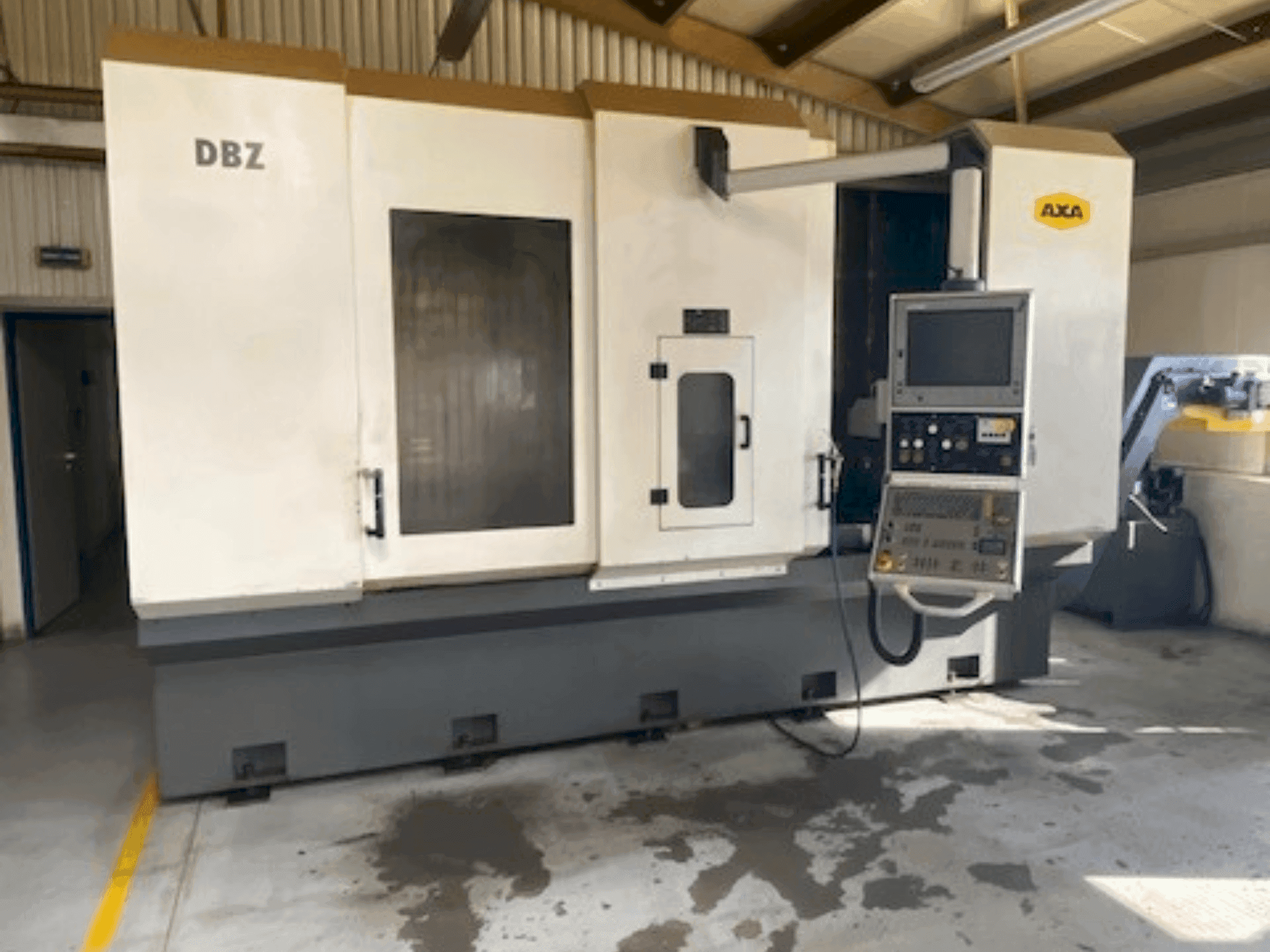 Widok z przodu maszyny AXA DBZ