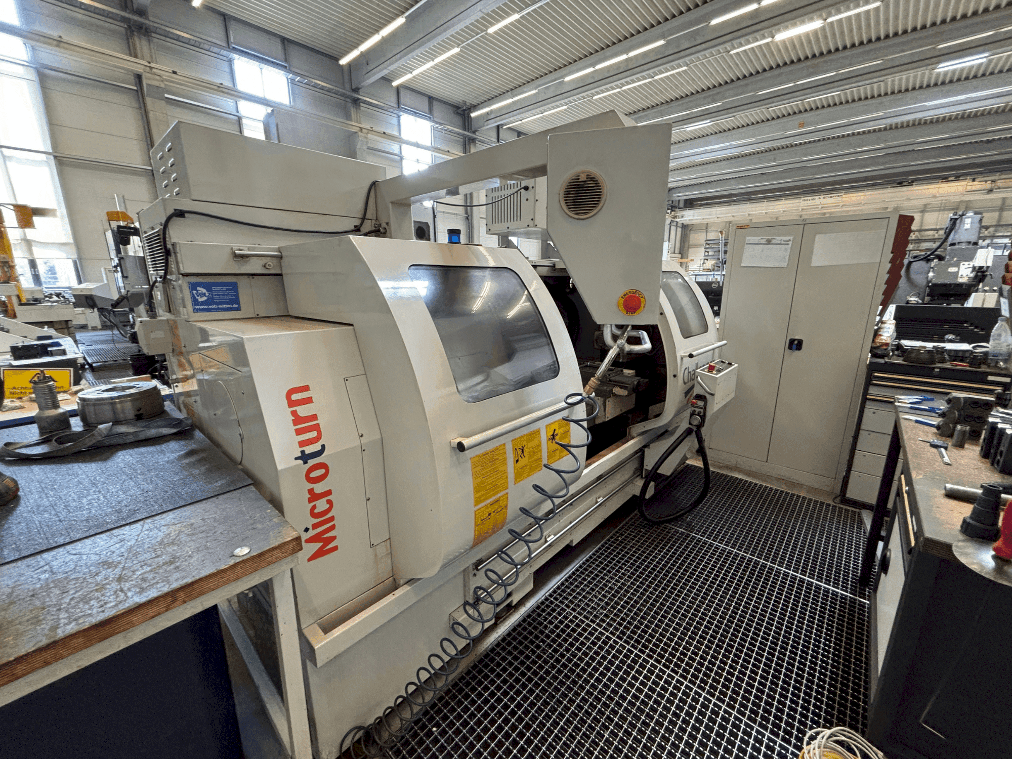 Widok z przodu maszyny Challenger Microturn BCN 1840