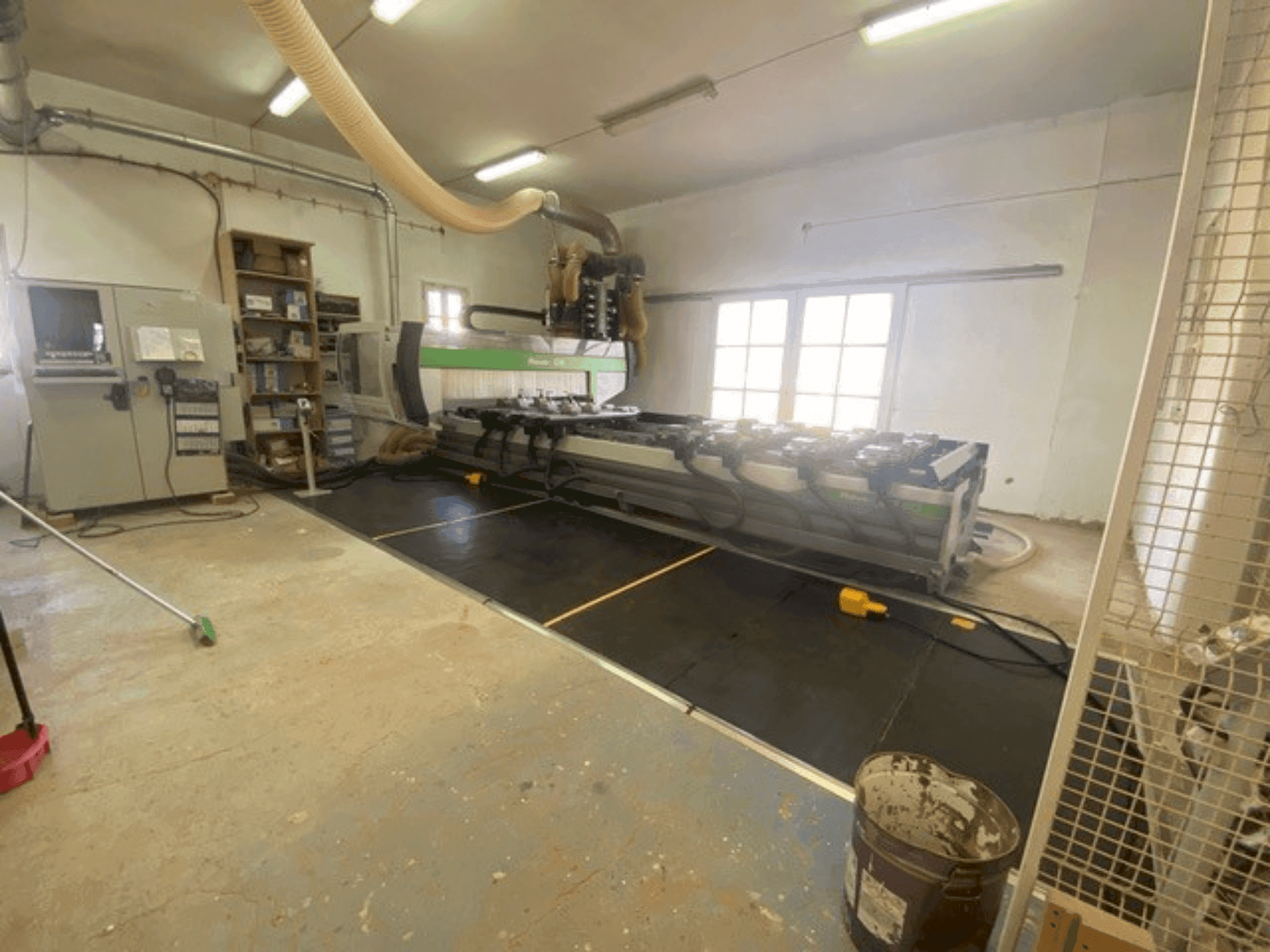 Widok z przodu maszyny BIESSE ROVER C 9.50