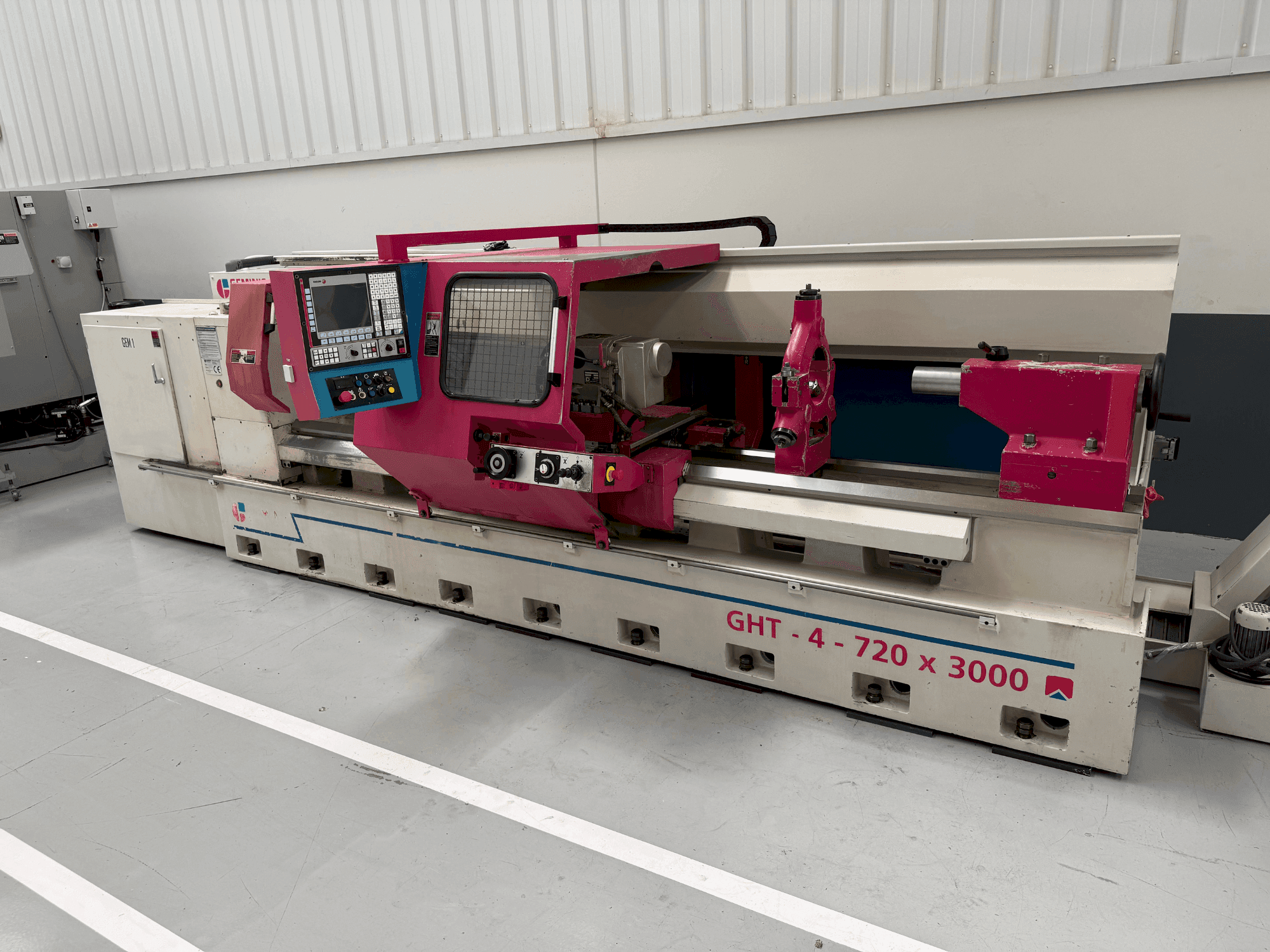 Widok z przodu maszyny Geminis GHT-4 720 x 3000