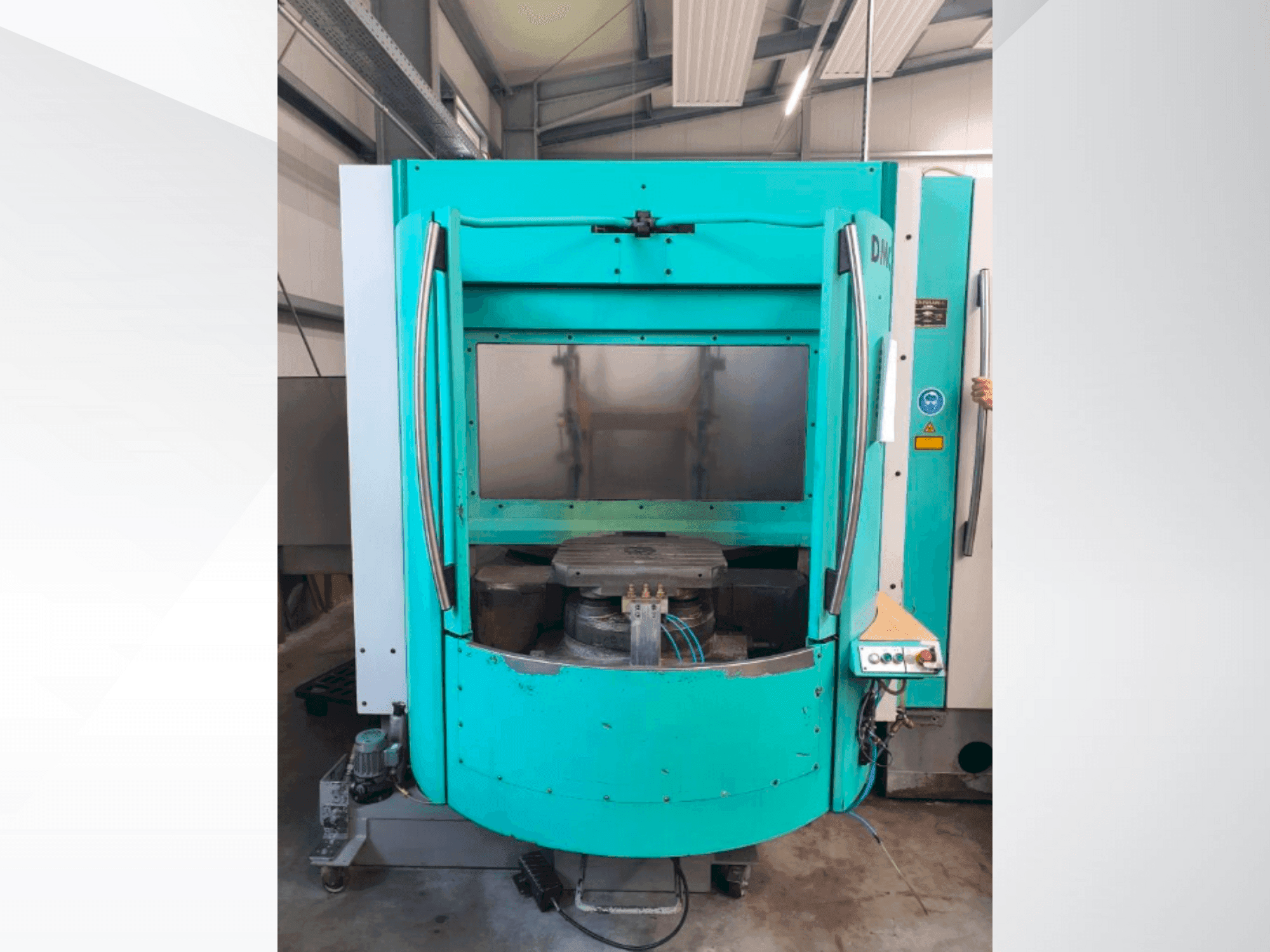 Widok z przodu maszyny DECKEL MAHO DMC 60H hi-dyn