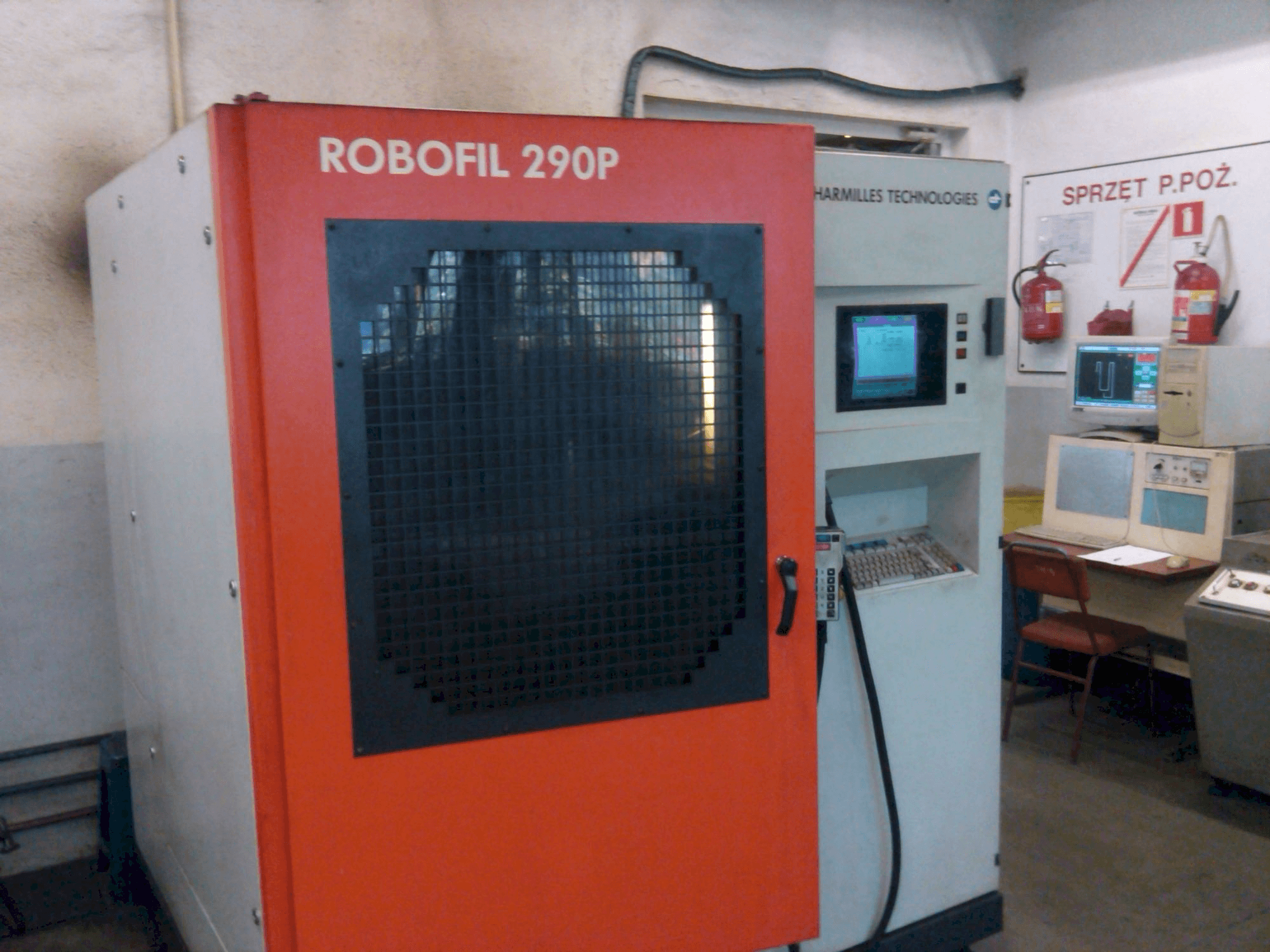 Widok z przodu maszyny CHARMILLES Robofil 290 P