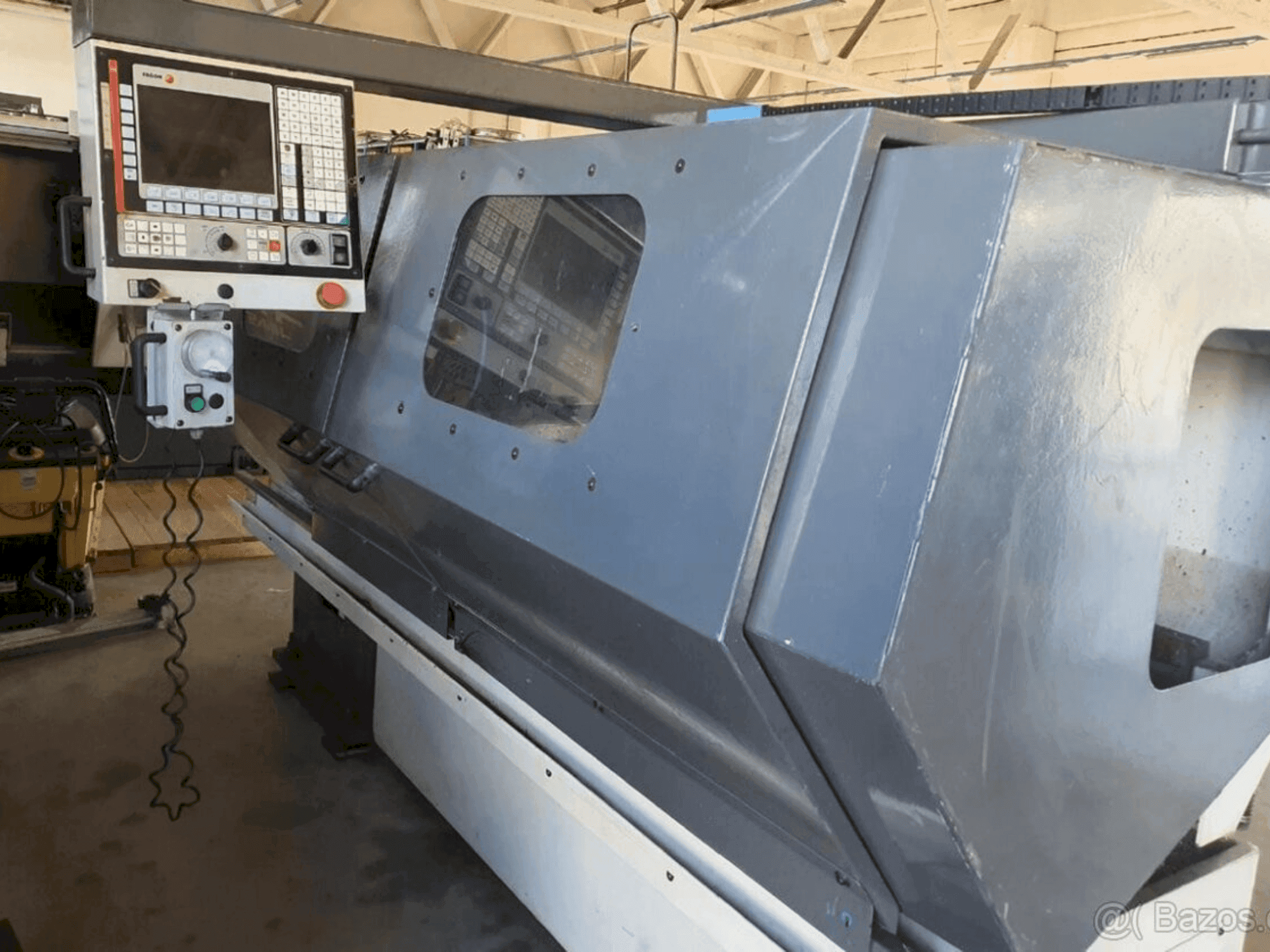 Widok z przodu maszyny Pinacho Taurus 260 (2000)