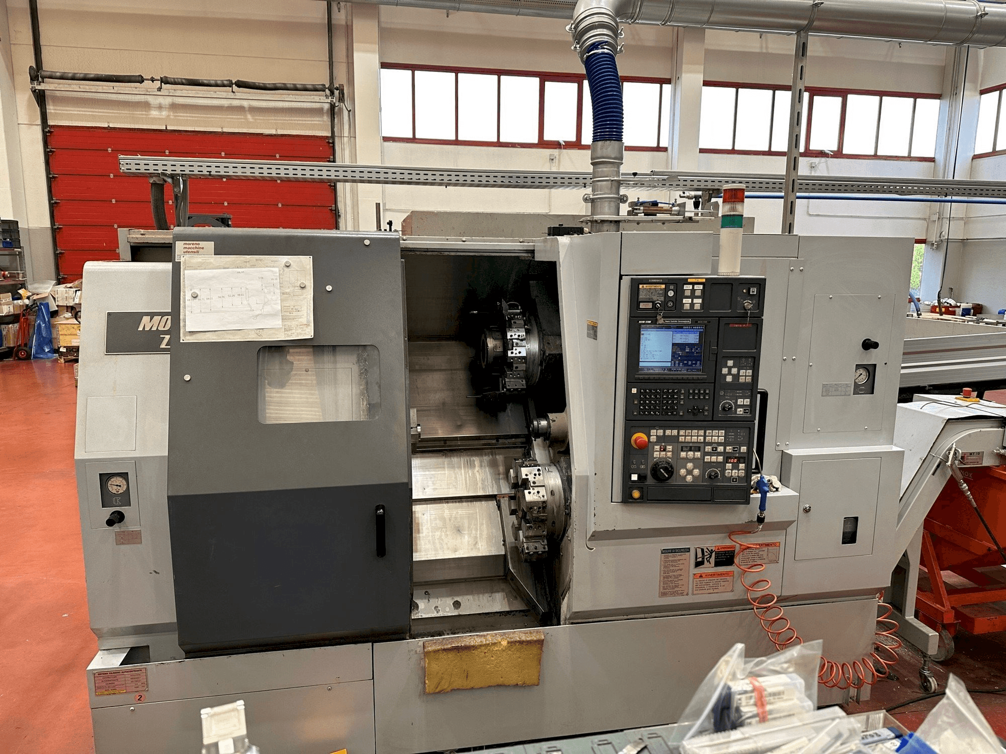 Widok z przodu maszyny MORI SEIKI ZL 203 MC