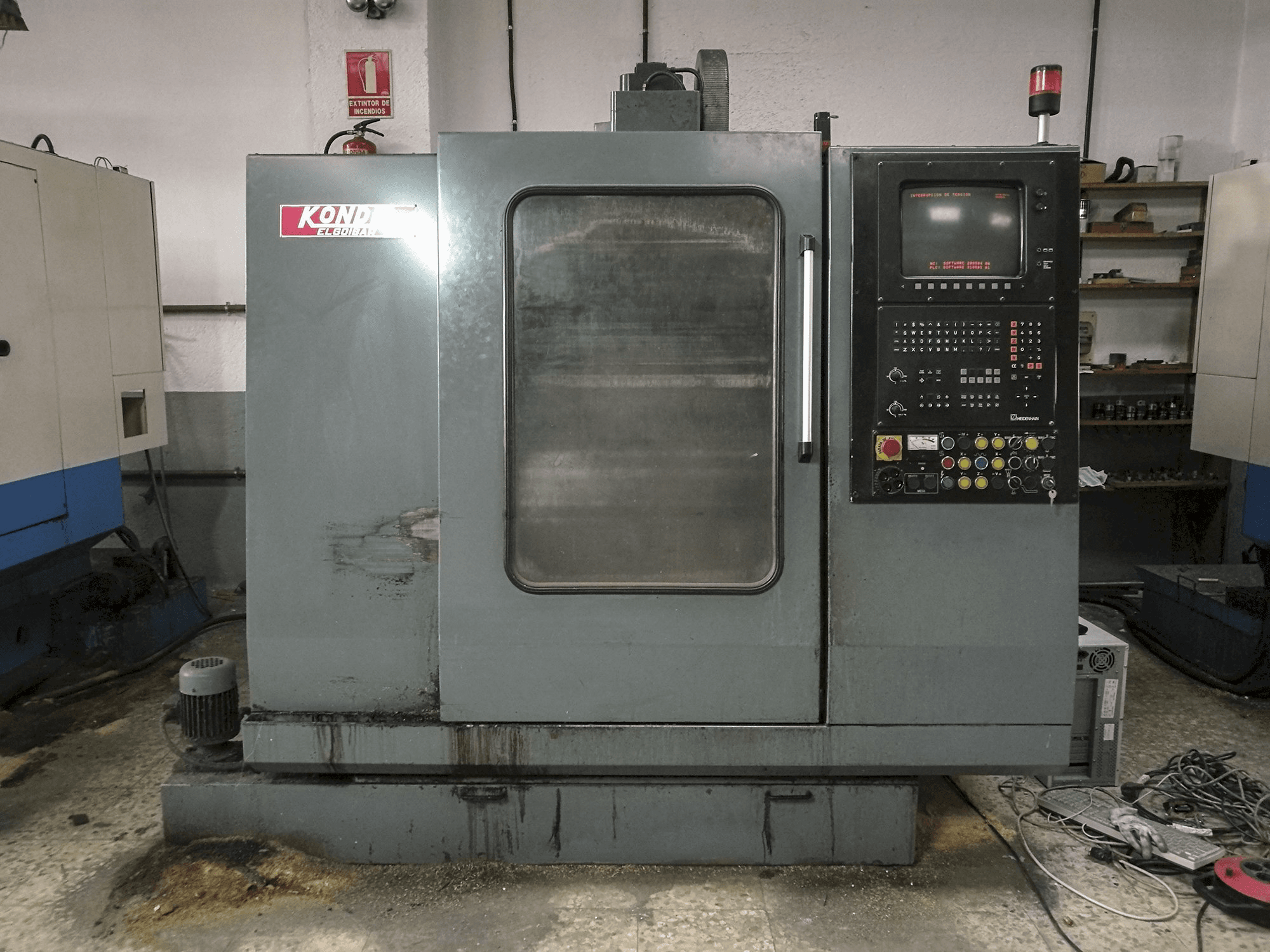 Widok z przodu maszyny KONDIA B-500