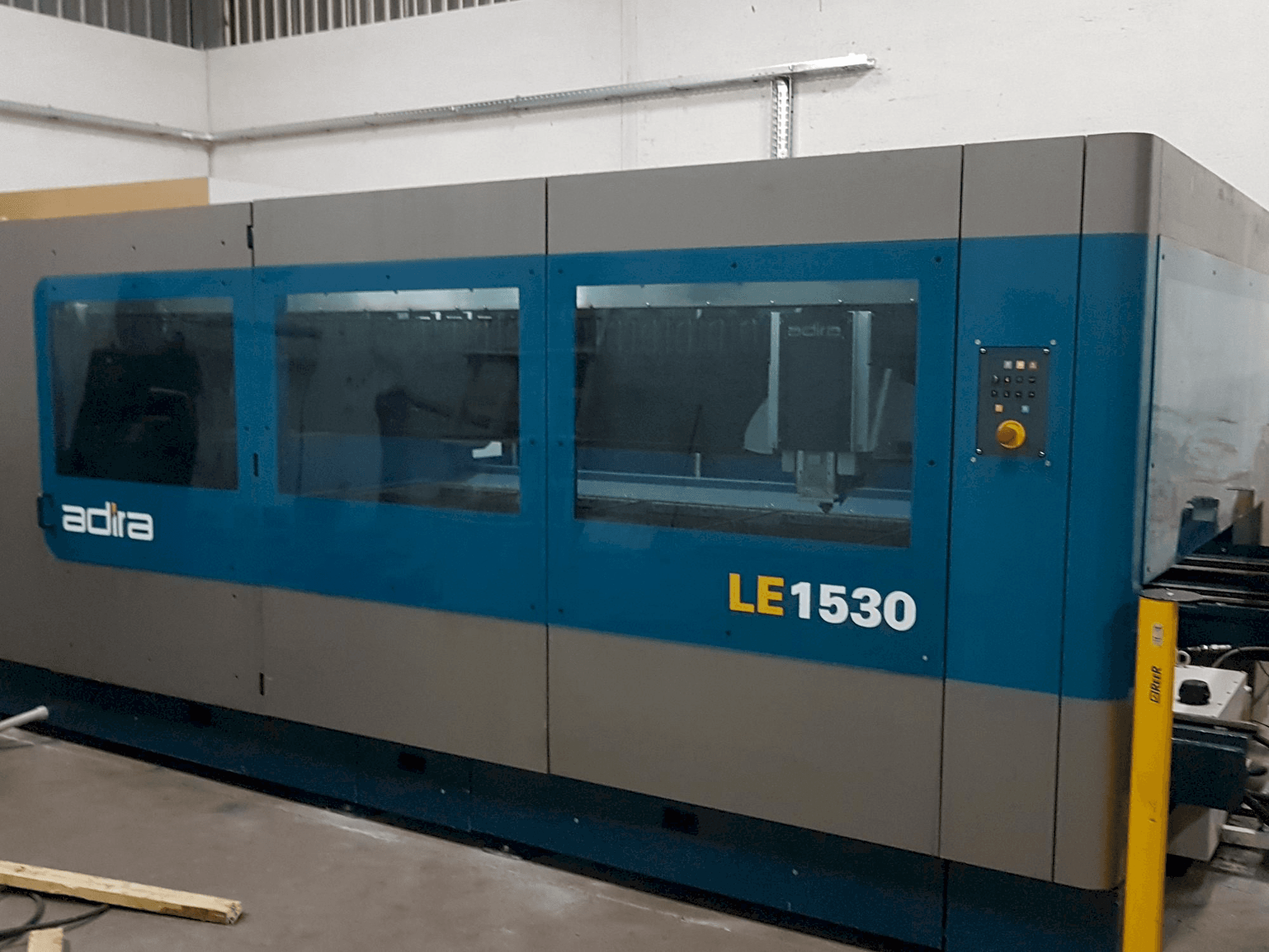 Widok z przodu maszyny ADIRA Le1530