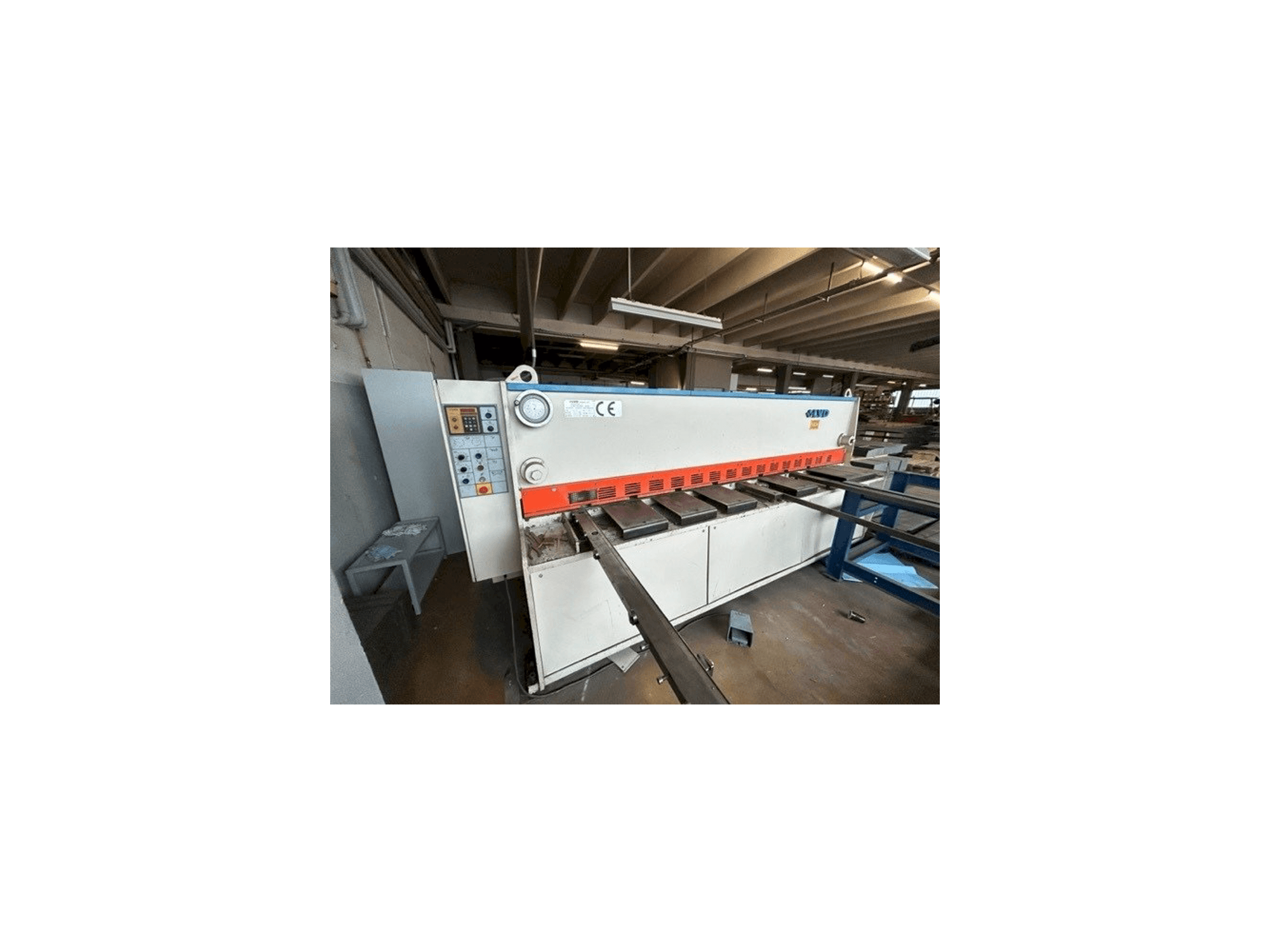 Widok z przodu maszyny LVD HST-C 31/6