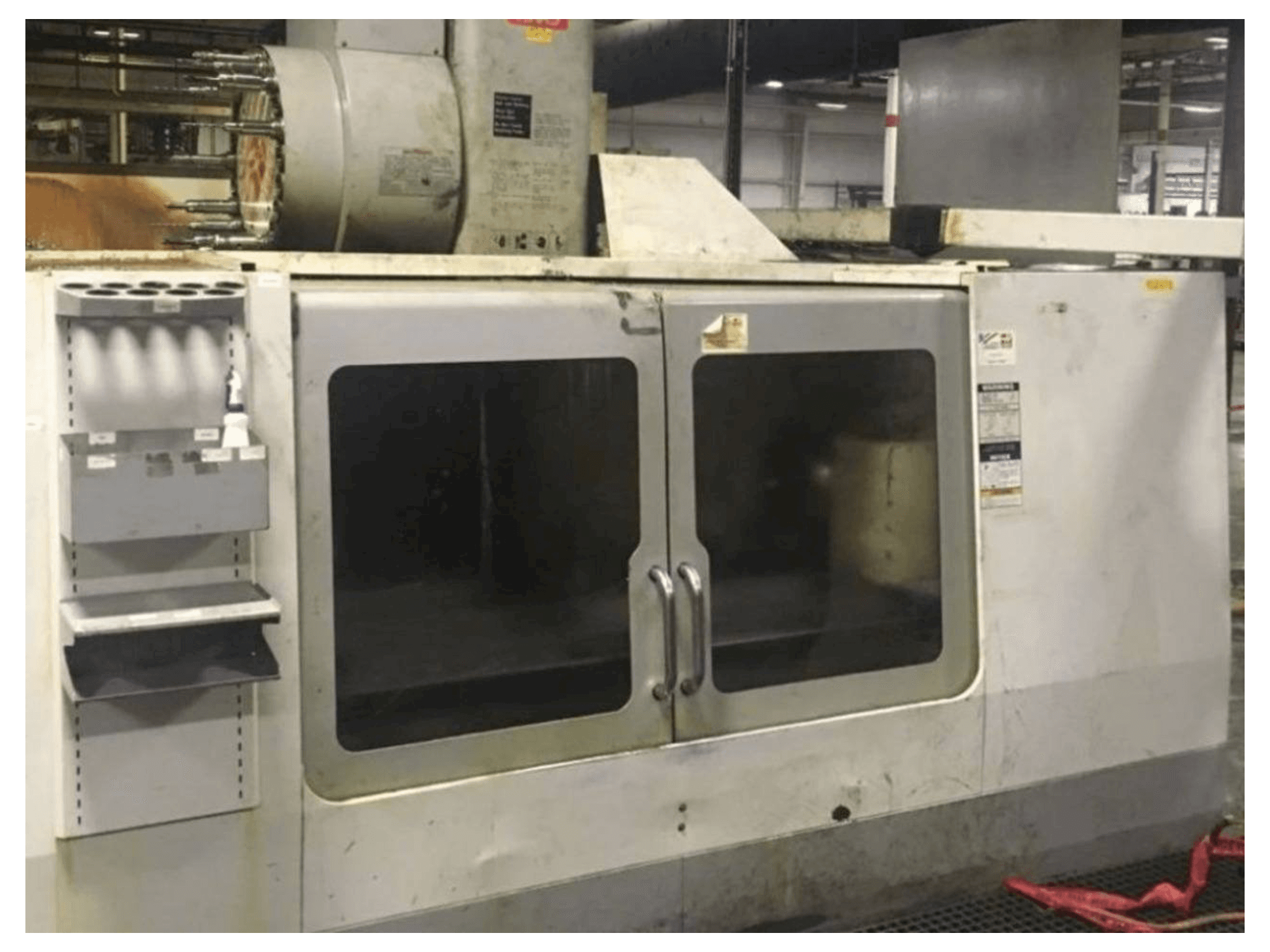 Widok z przodu maszyny HAAS VF-8B/40